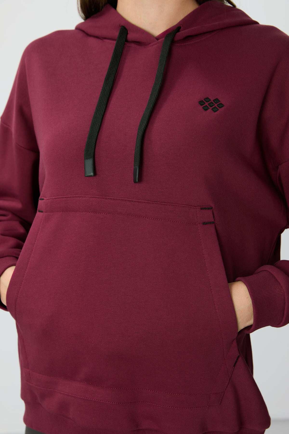 Image of Erguvan Kompakt Pamuklu Kalın Pürüzsüz Dokulu Kapüşonlu Oversize Fit Kadın Sweatshirt - 97291