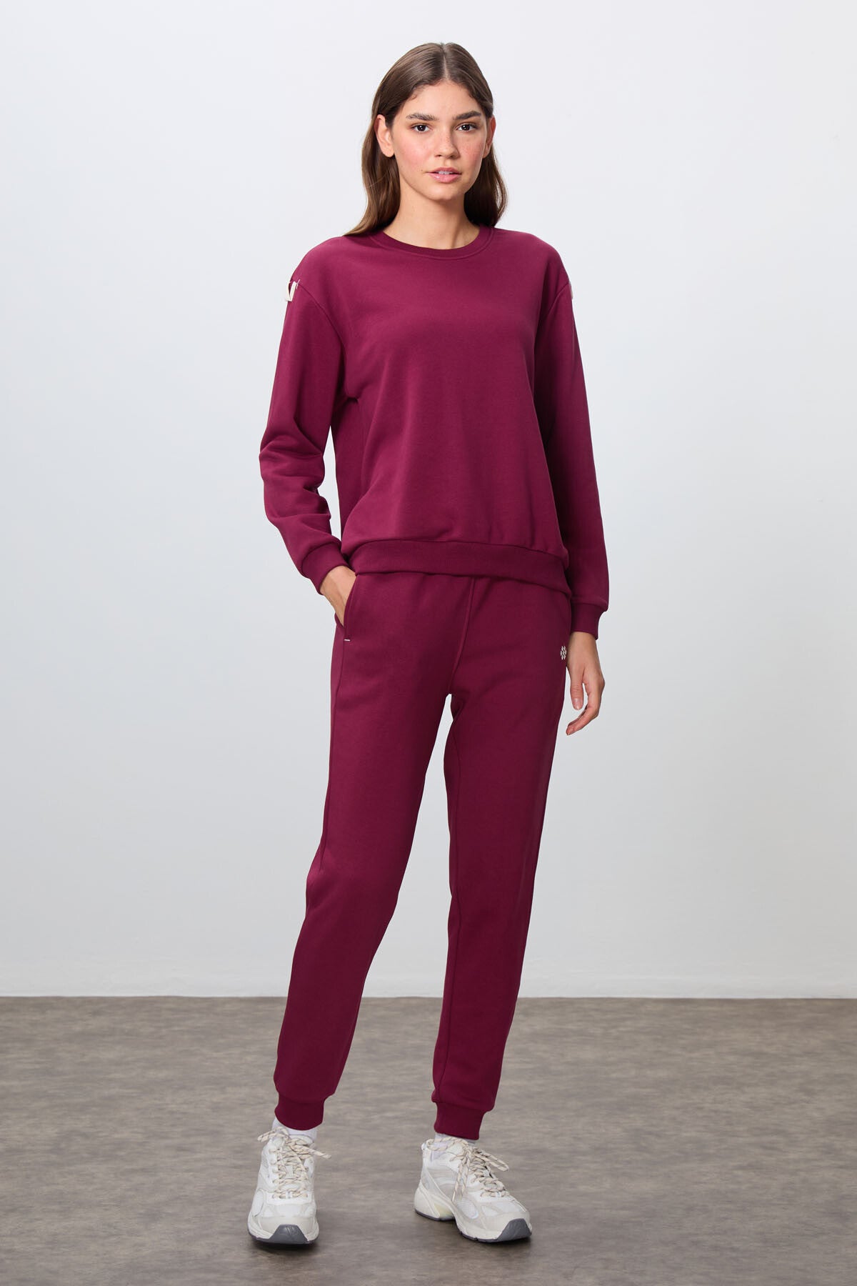 Image of Erguvan Kompakt Pamuklu Kalın Pürüzsüz Dokulu O Yaka Oversize Fit Kadın Eşofman Takım - 95341