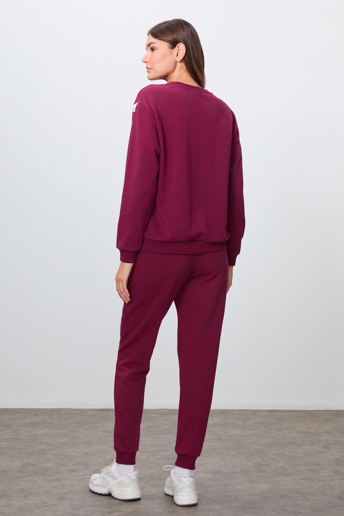 Image of Erguvan Kompakt Pamuklu Kalın Pürüzsüz Dokulu O Yaka Oversize Fit Kadın Eşofman Takım - 95341