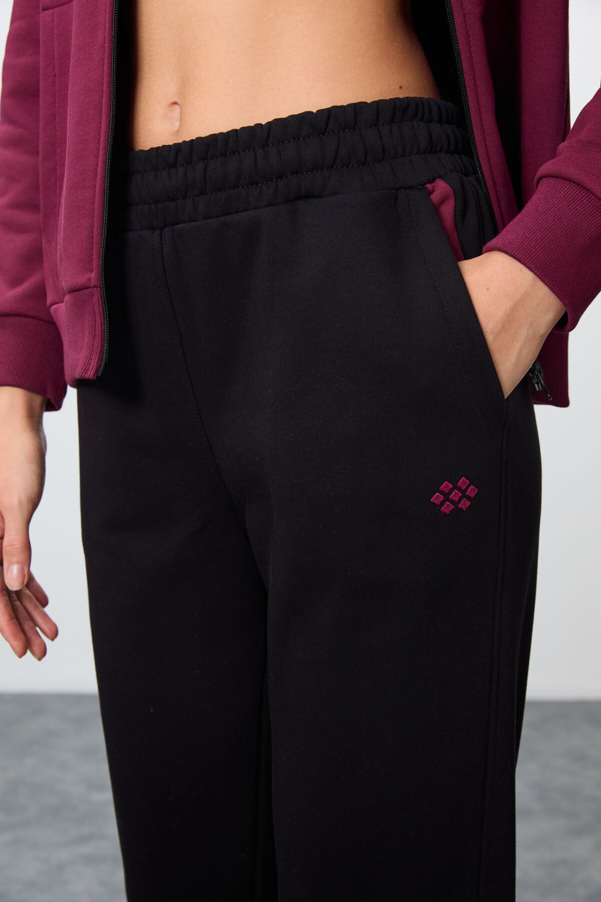Image of Set trening pentru femei, din bumbac gros, violet-negru, cu glugă, croială oversize - 95343