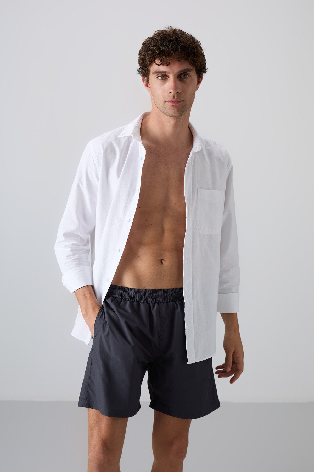 Image of Pantaloni scurți de baie pentru bărbați, antracit, cu uscare rapidă, croială standard - 81237