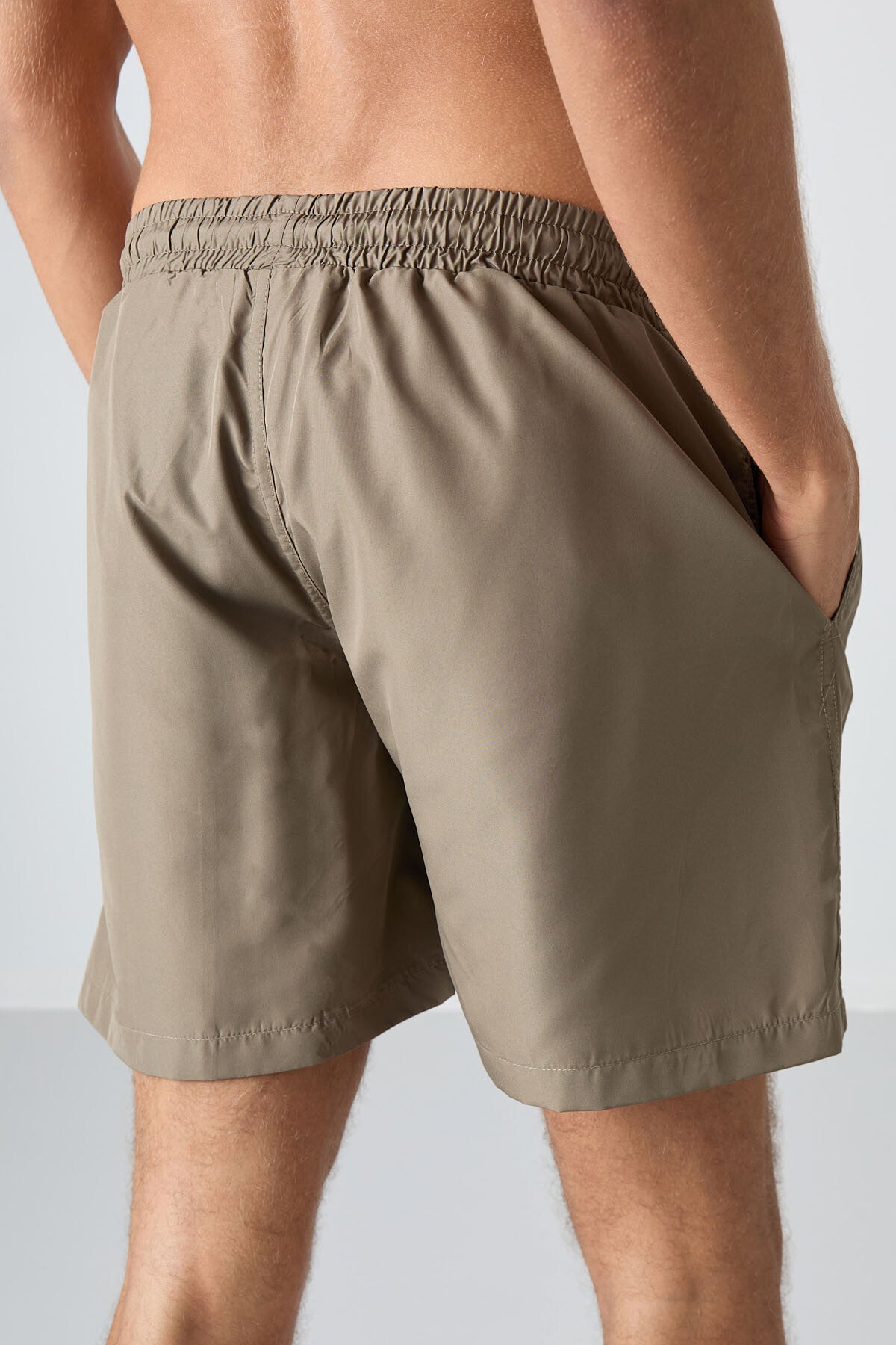 Image of Pantaloni scurți de baie pentru bărbați, cu croială standard, cu uscare rapidă, culoare camel - 81237