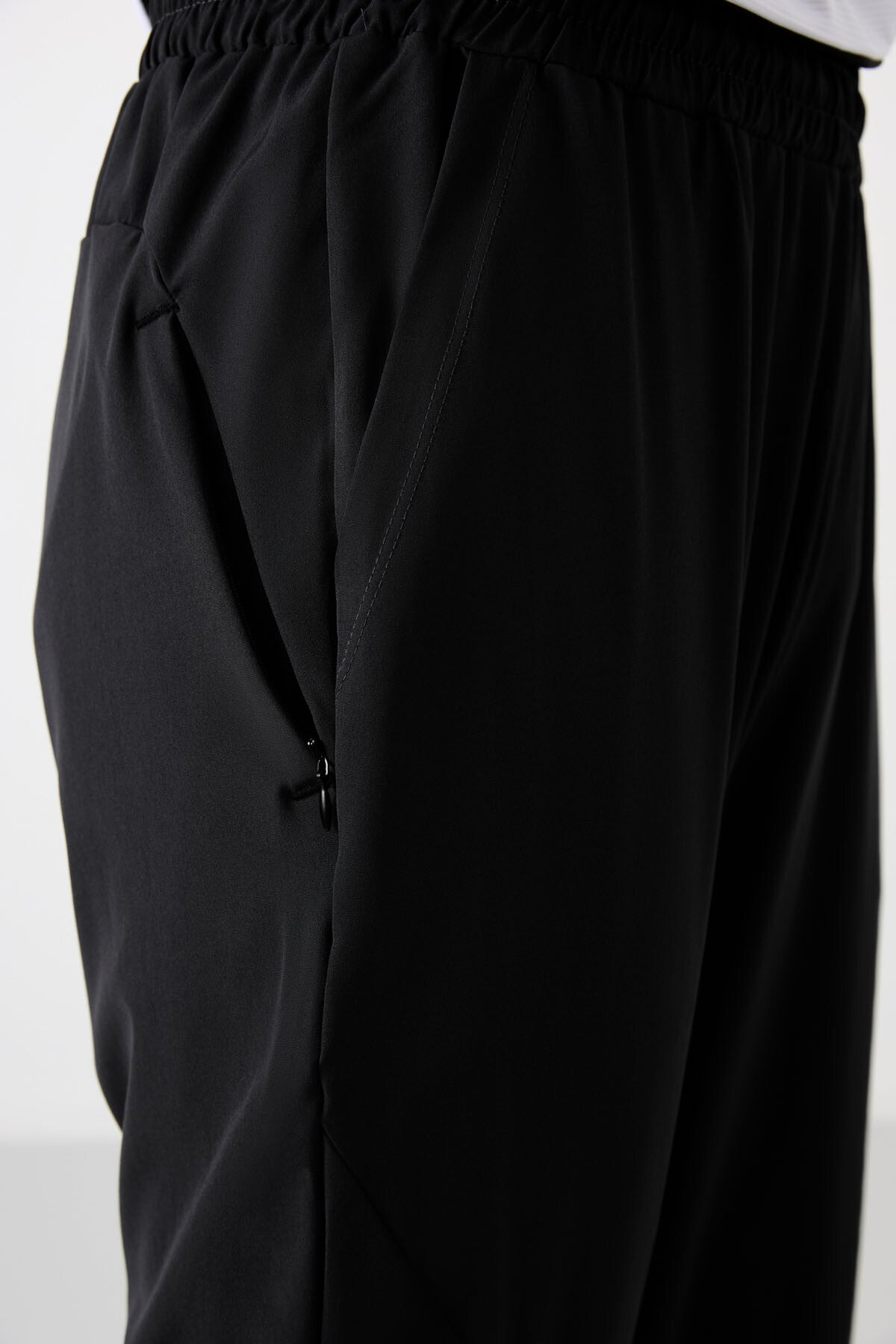Image of Siyah İnce Yumuşak Comfort Fit Erkek Eşofman Alt - 82119