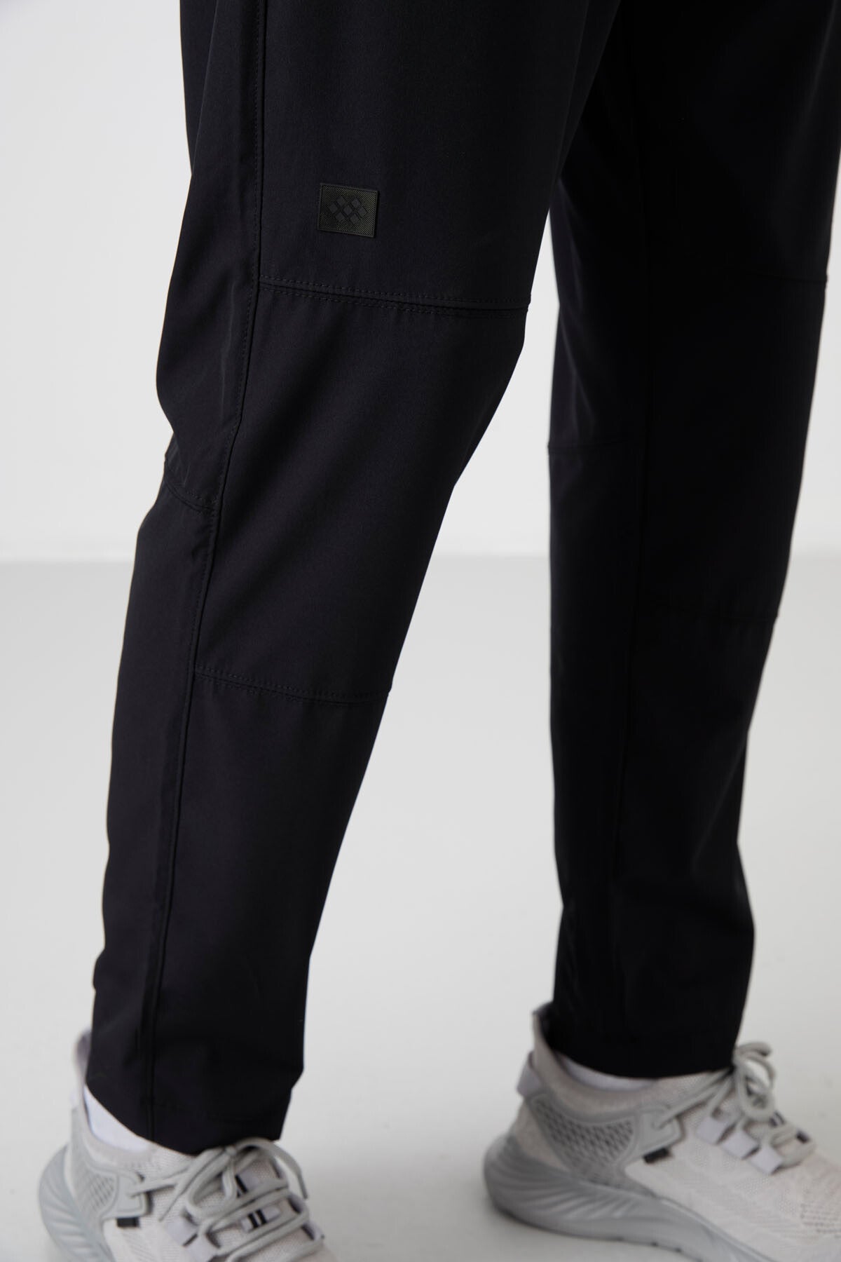 Image of Siyah İnce Yumuşak Comfort Fit Erkek Eşofman Alt - 82120