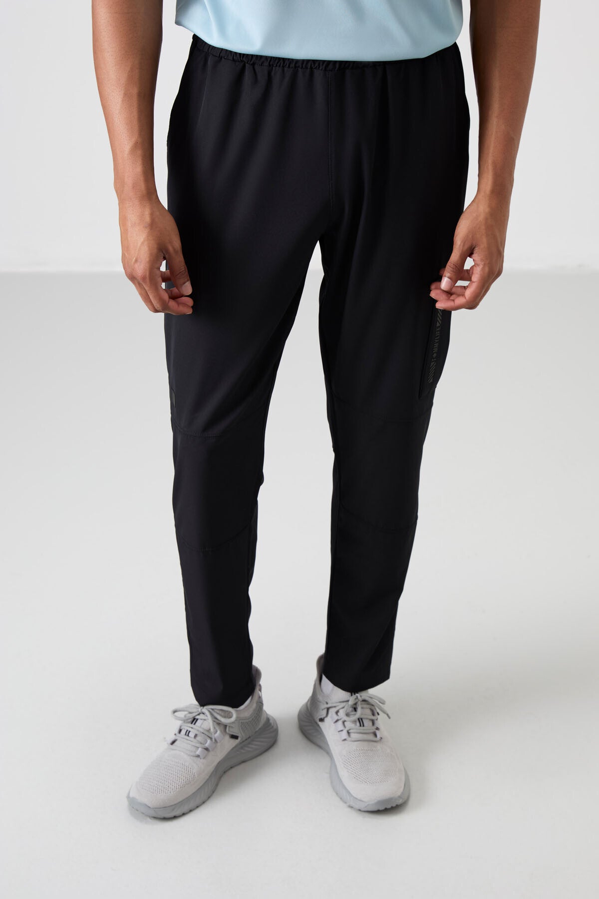 Image of Siyah İnce Yumuşak Comfort Fit Erkek Eşofman Alt - 82120