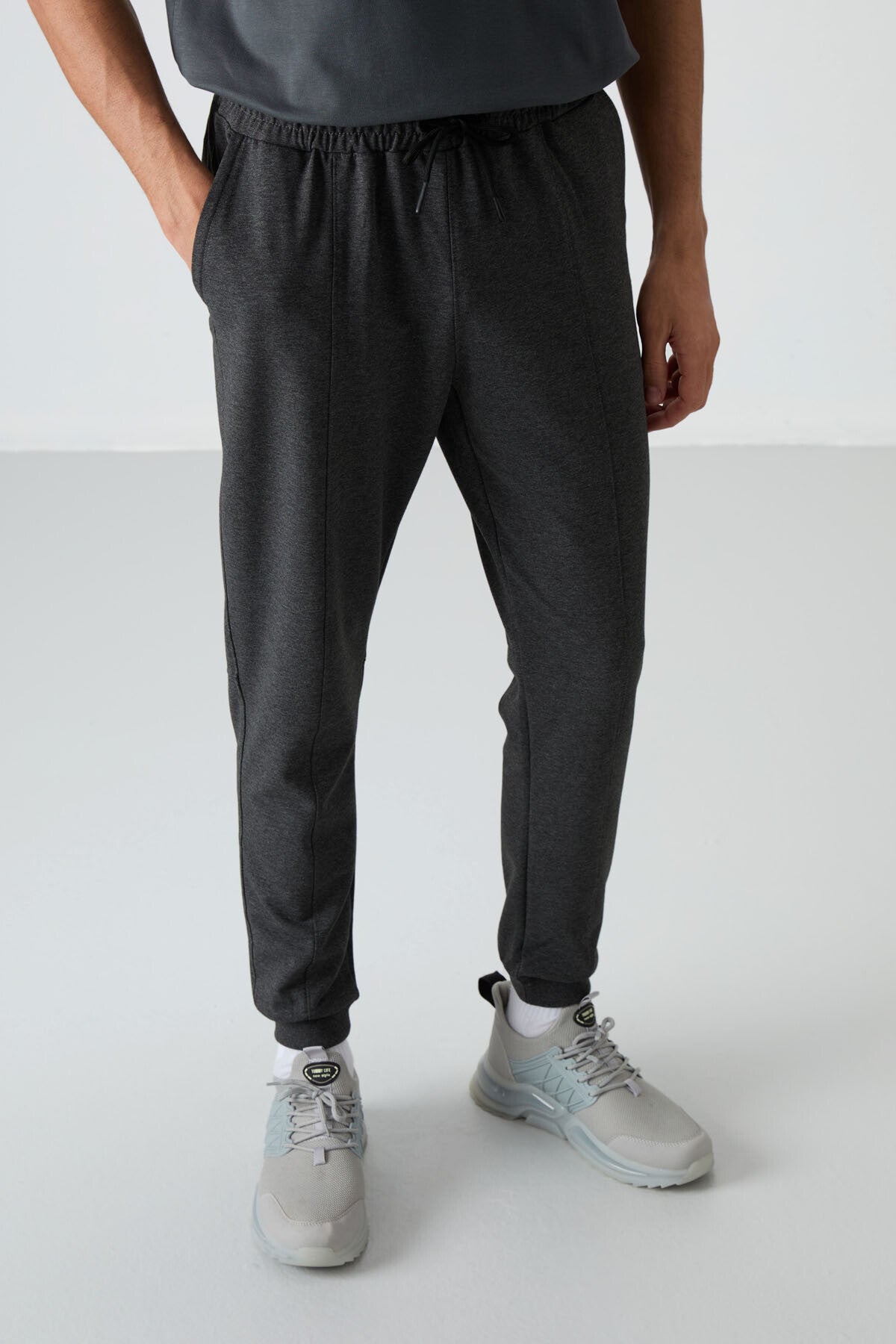 Image of Antrasıt Melanj Pamuklu Yumuşak Dokulu Comfort Fit Nakışlı Erkek Jogger - 82123