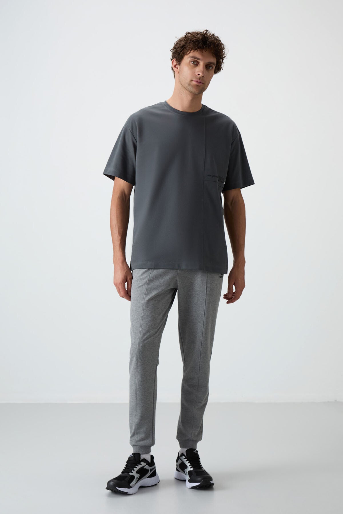 Image of Gri Melanj Pamuklu Yumuşak Dokulu Comfort Fit Nakışlı Erkek Jogger - 82123