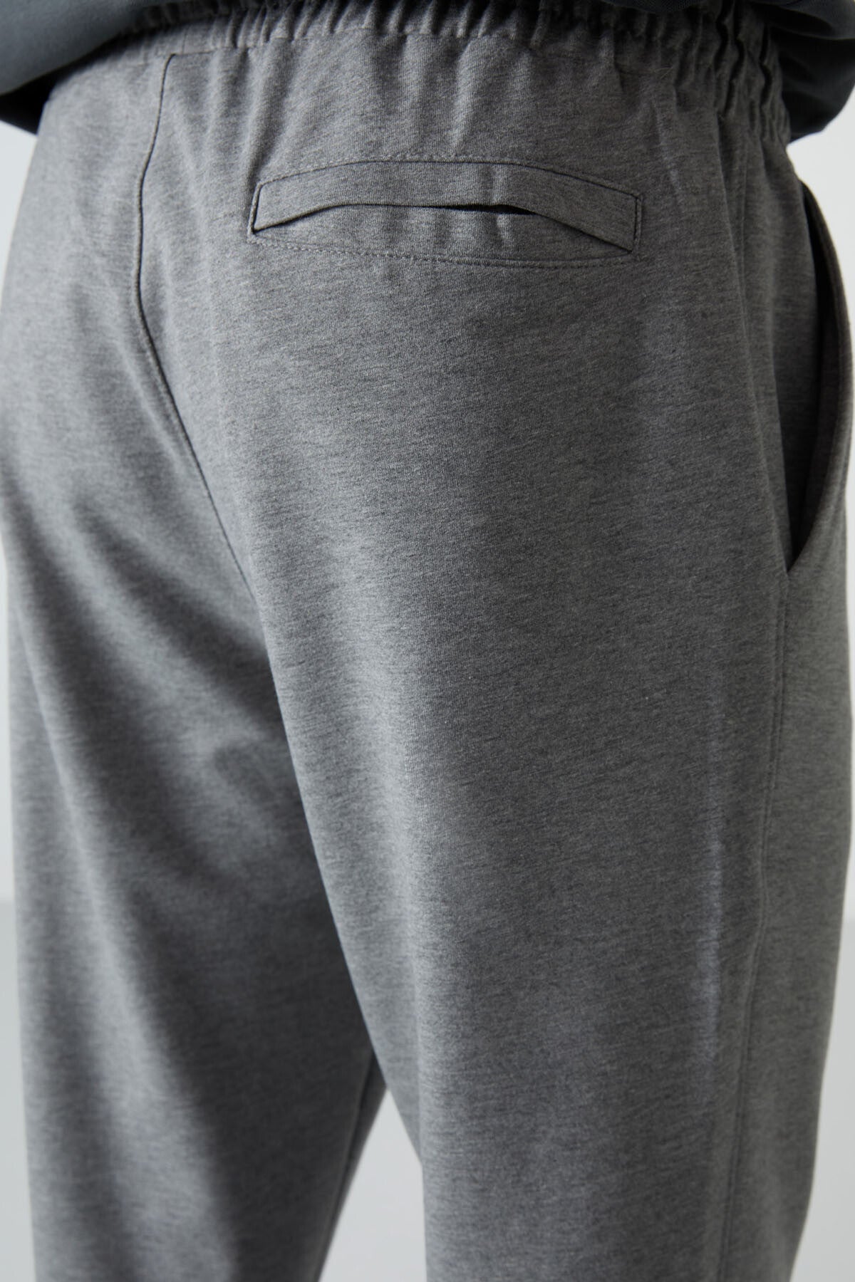 Image of Gri Melanj Pamuklu Yumuşak Dokulu Comfort Fit Nakışlı Erkek Jogger - 82123