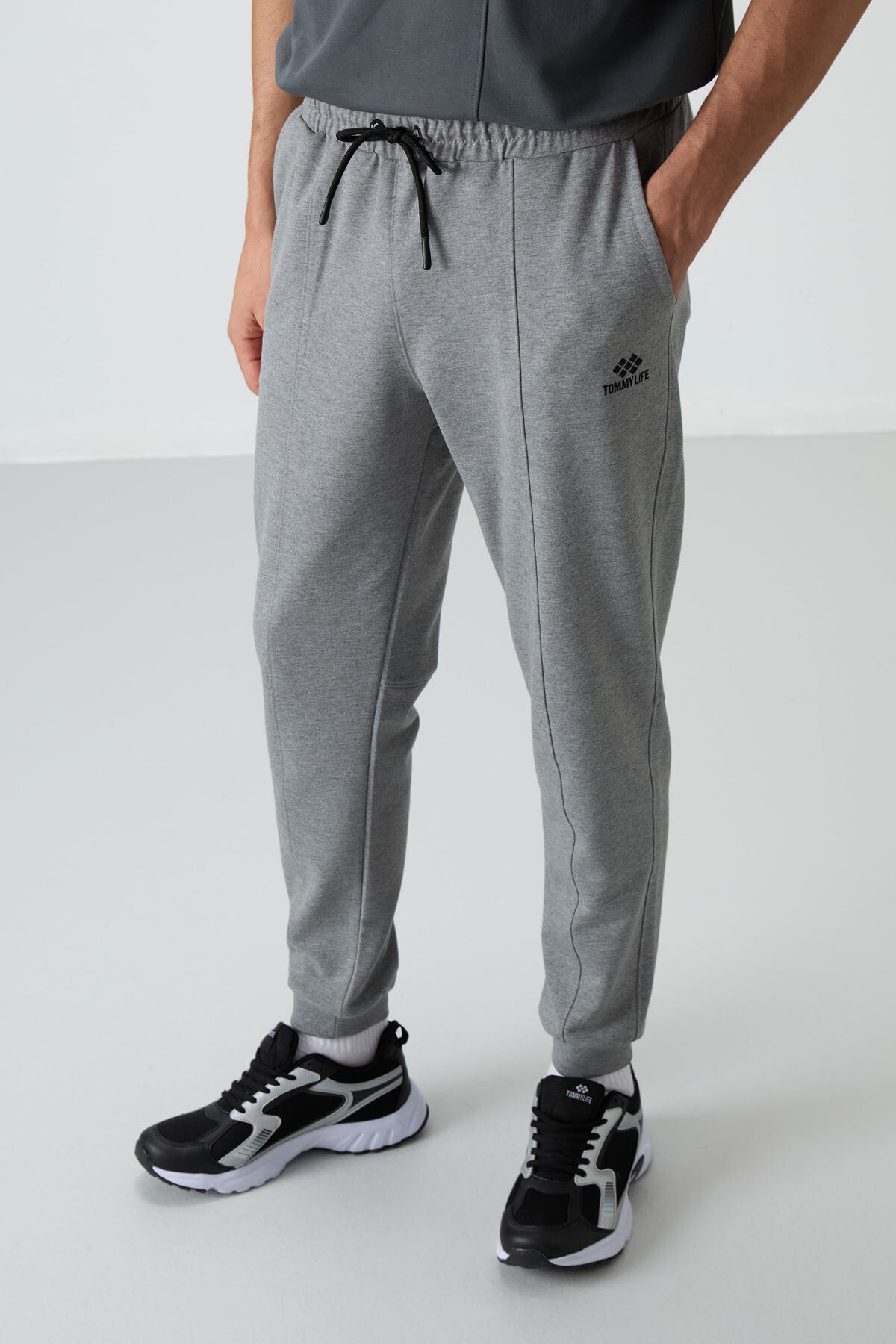 Image of Gri Melanj Pamuklu Yumuşak Dokulu Comfort Fit Nakışlı Erkek Jogger - 82123