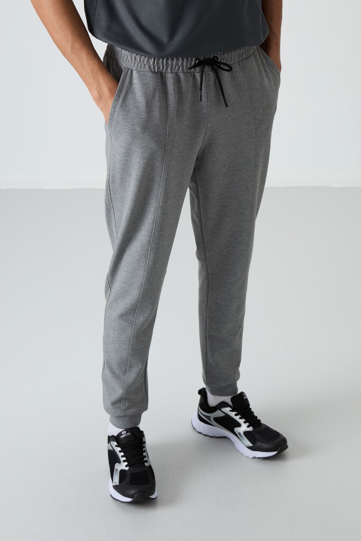 Image of Gri Melanj Pamuklu Yumuşak Dokulu Comfort Fit Nakışlı Erkek Jogger - 82123