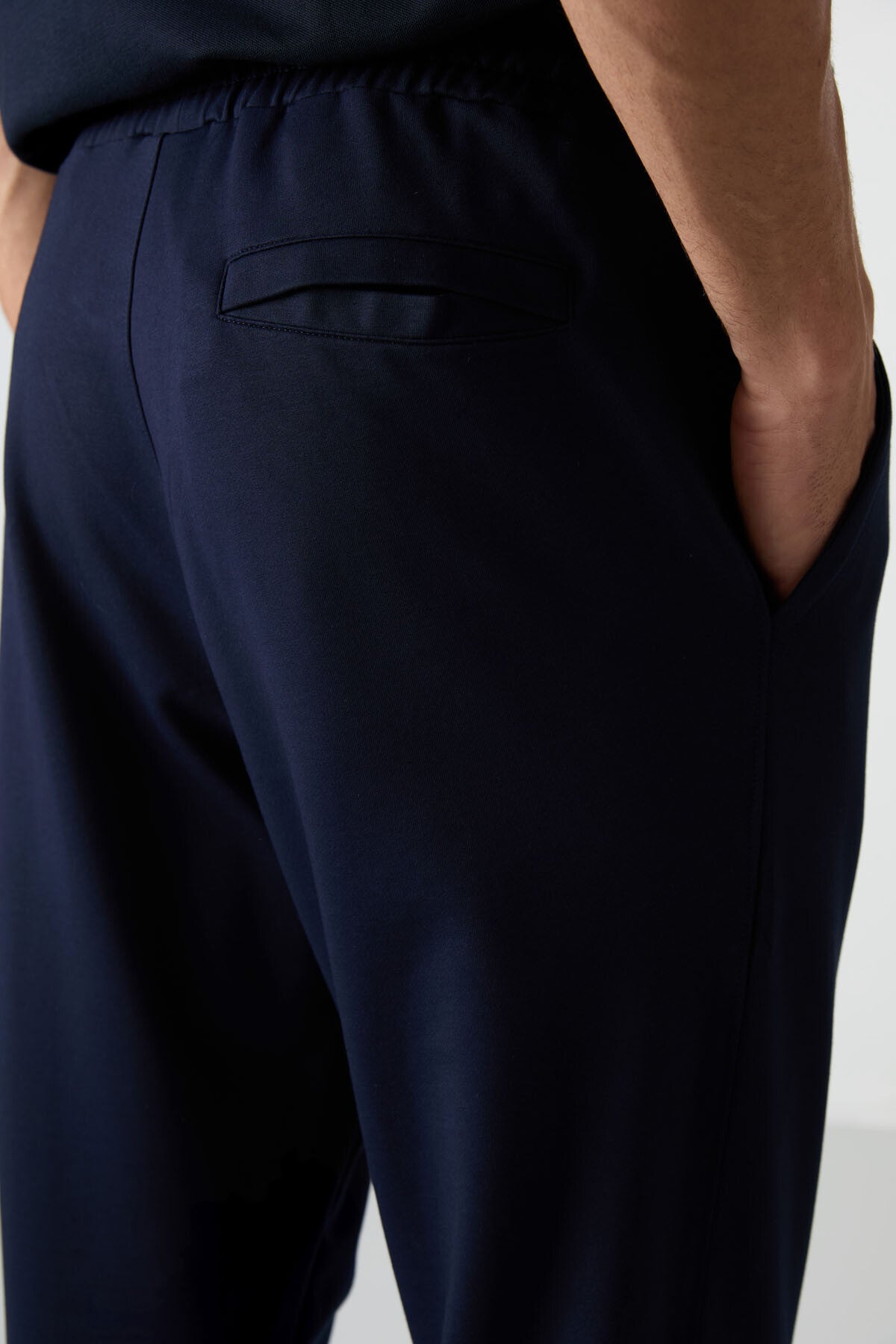 Image of Pantaloni jogger bărbătești din bumbac indigo, texturați și confortabili, brodați - 82123