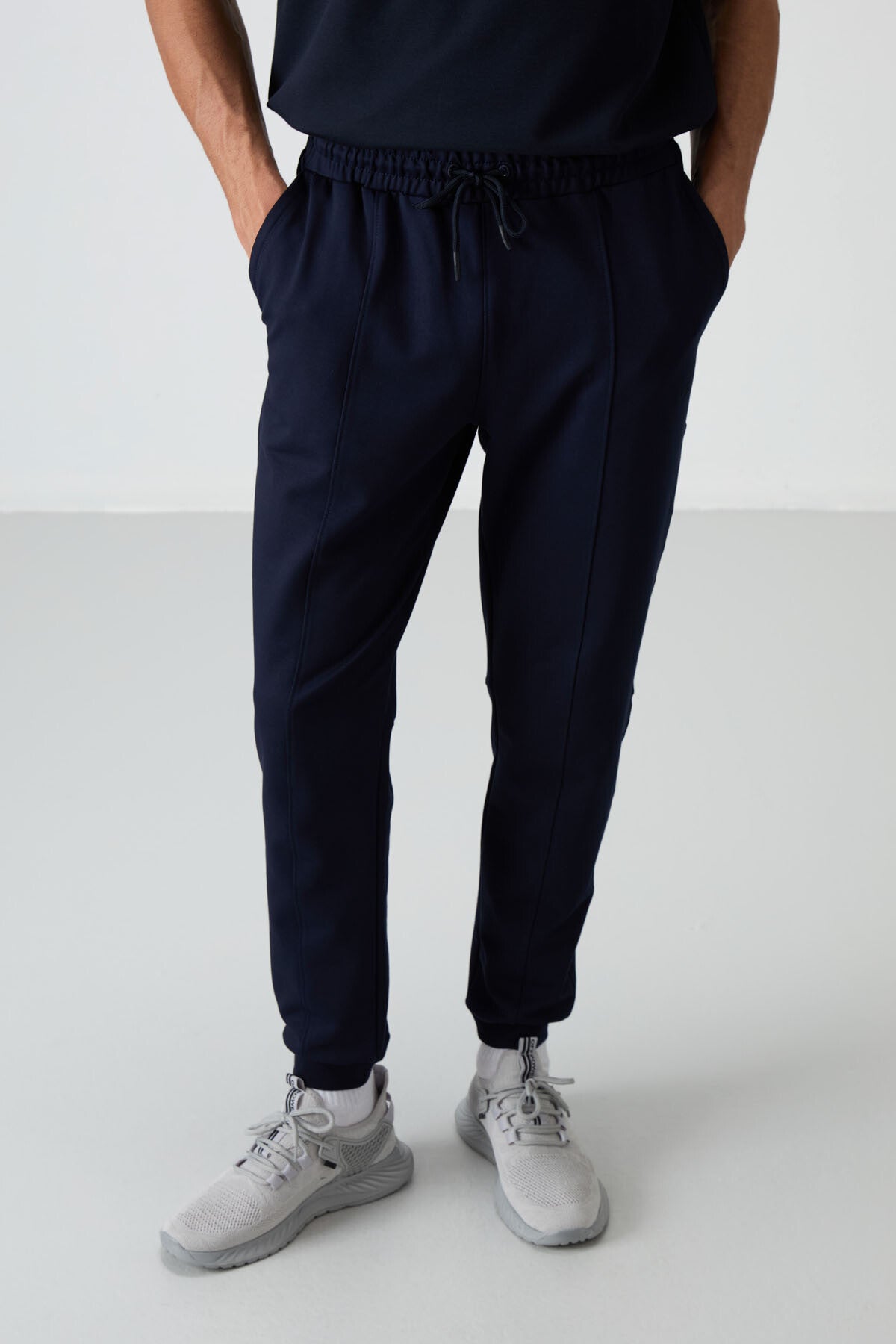 Image of Pantaloni jogger bărbătești din bumbac indigo, texturați și confortabili, brodați - 82123