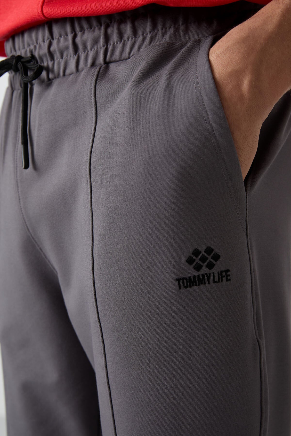 Image of Koyu Gri Pamuklu Yumuşak Dokulu Comfort Fit Nakışlı Erkek Jogger - 82123