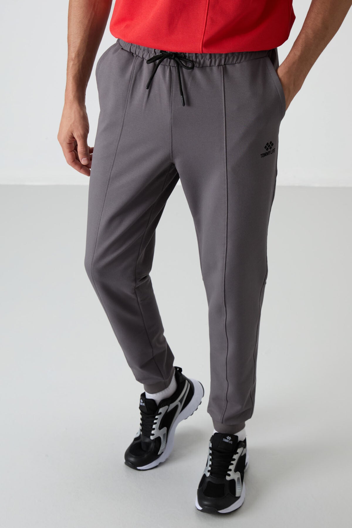 Image of Koyu Gri Pamuklu Yumuşak Dokulu Comfort Fit Nakışlı Erkek Jogger - 82123