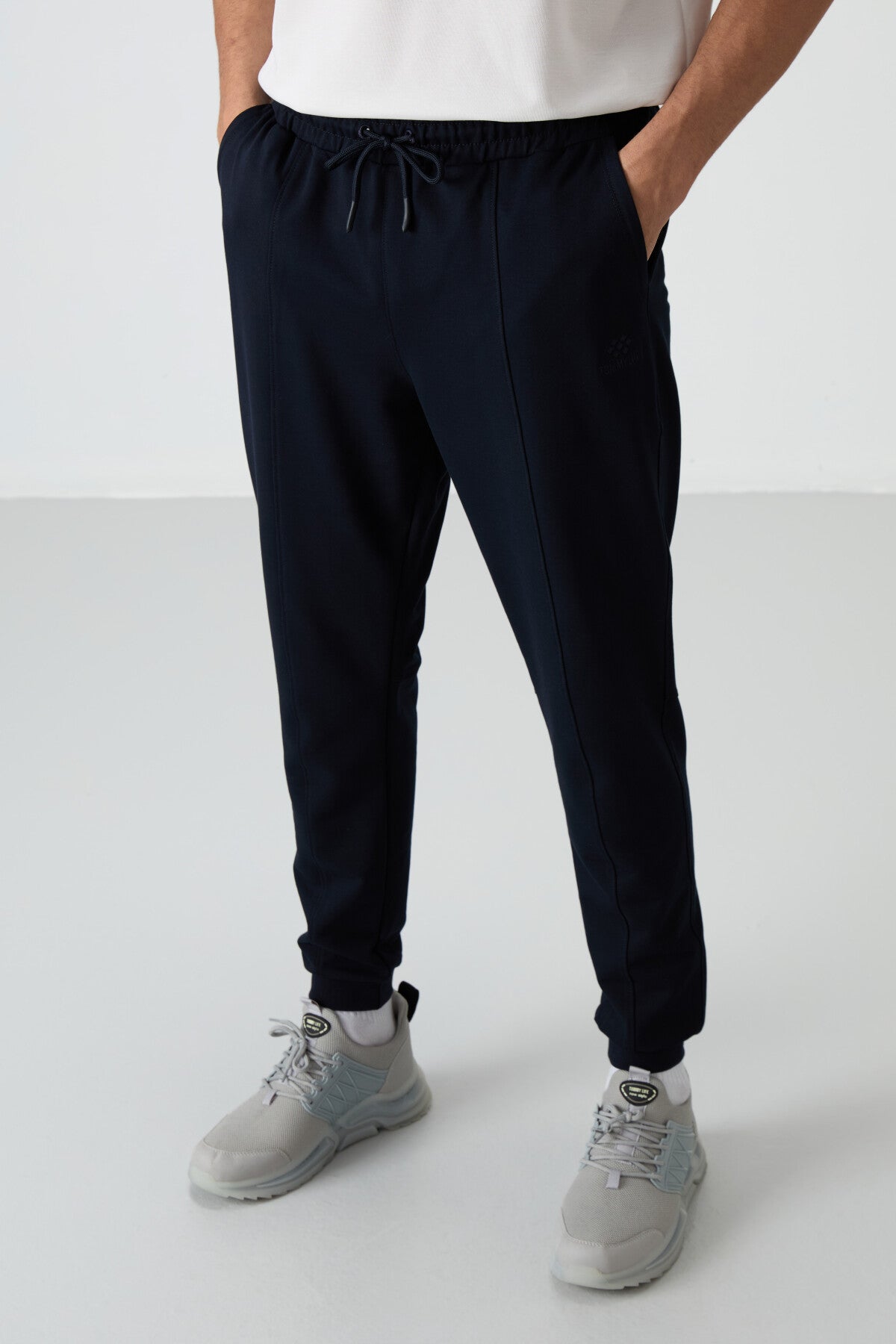 Image of Lacivert Pamuklu Yumuşak Dokulu Comfort Fit Nakışlı Erkek Jogger - 82123