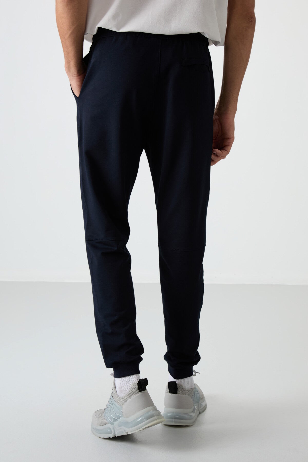 Image of Lacivert Pamuklu Yumuşak Dokulu Comfort Fit Nakışlı Erkek Jogger - 82123