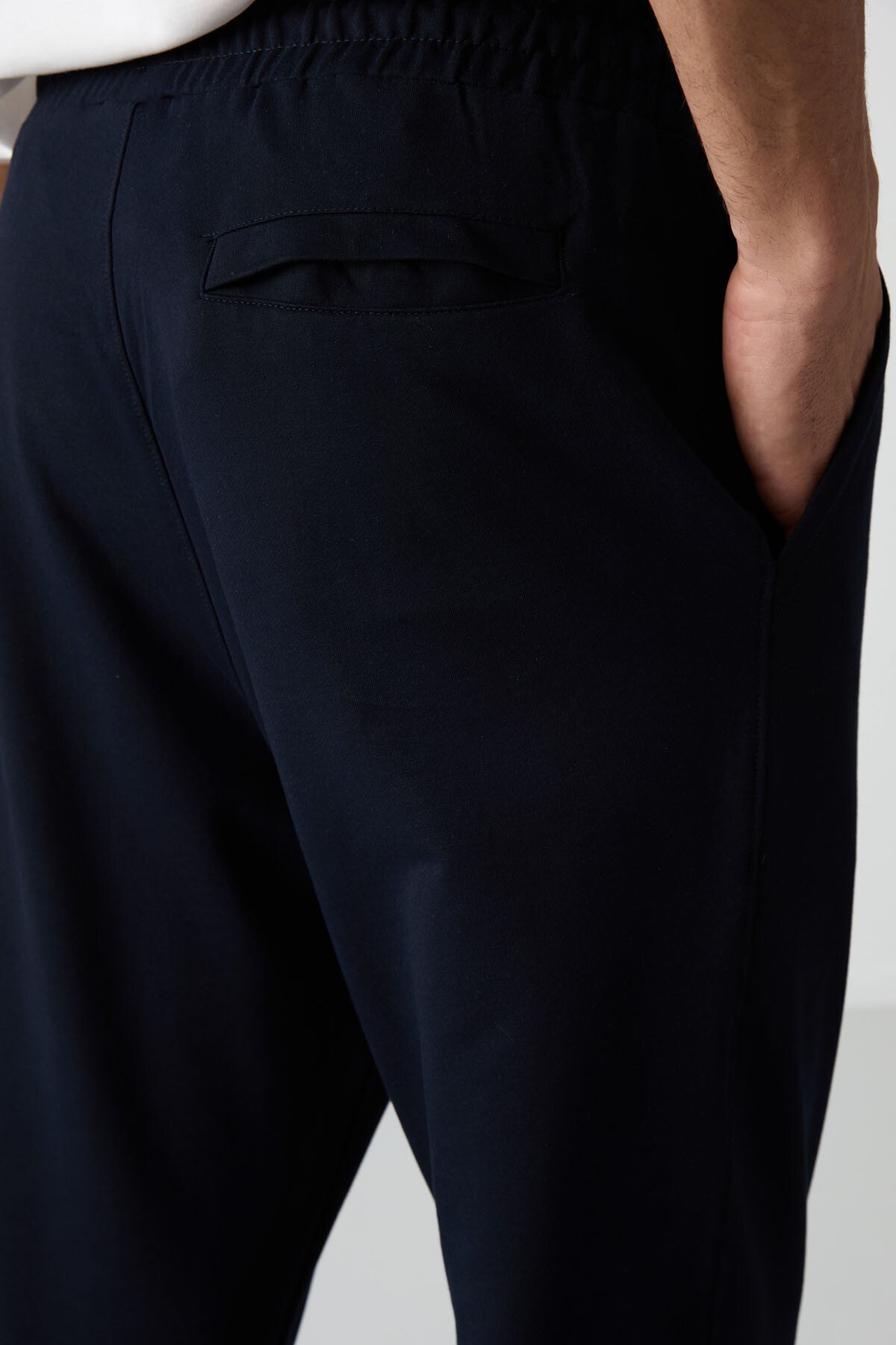 Image of Lacivert Pamuklu Yumuşak Dokulu Comfort Fit Nakışlı Erkek Jogger - 82123