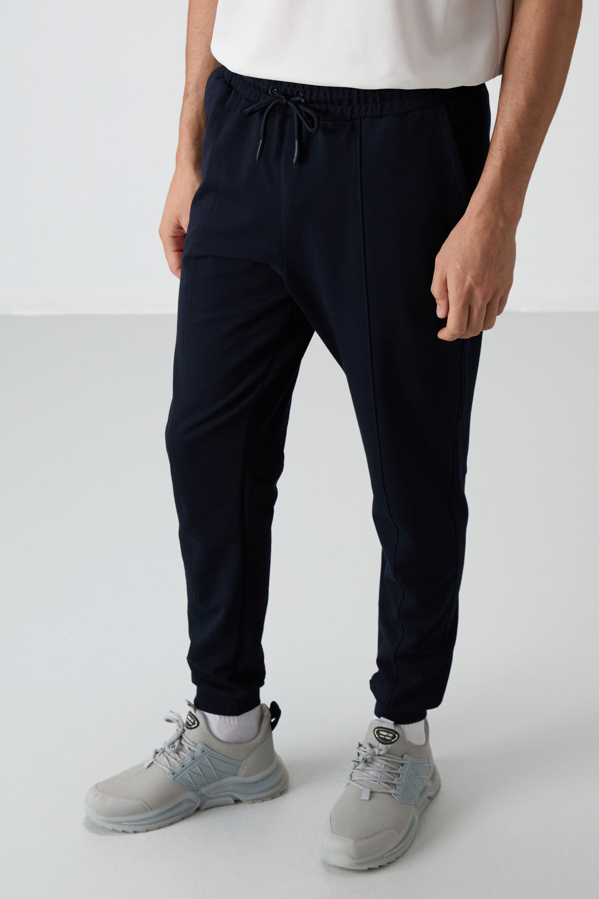 Image of Lacivert Pamuklu Yumuşak Dokulu Comfort Fit Nakışlı Erkek Jogger - 82123