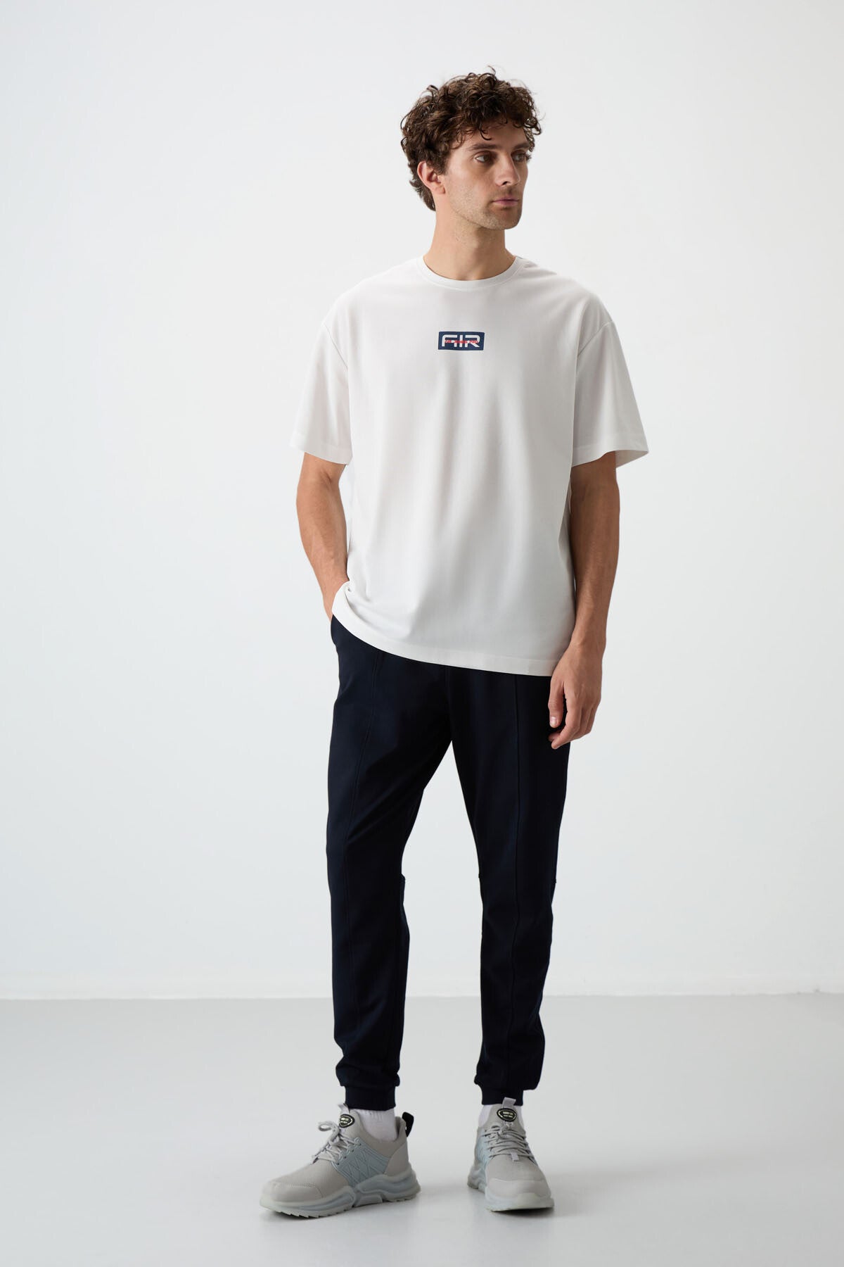 Image of Lacivert Pamuklu Yumuşak Dokulu Comfort Fit Nakışlı Erkek Jogger - 82123
