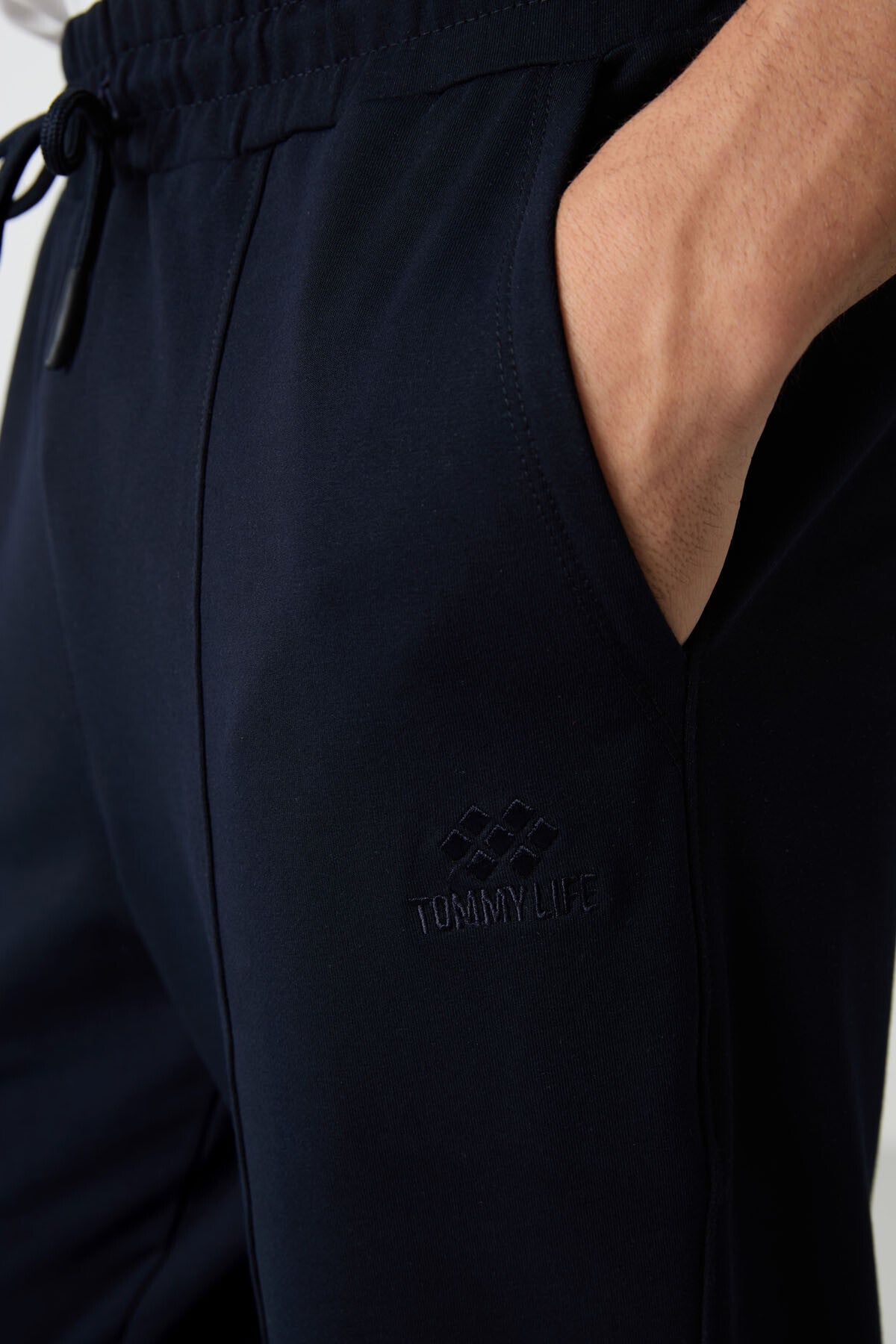 Image of Lacivert Pamuklu Yumuşak Dokulu Comfort Fit Nakışlı Erkek Jogger - 82123