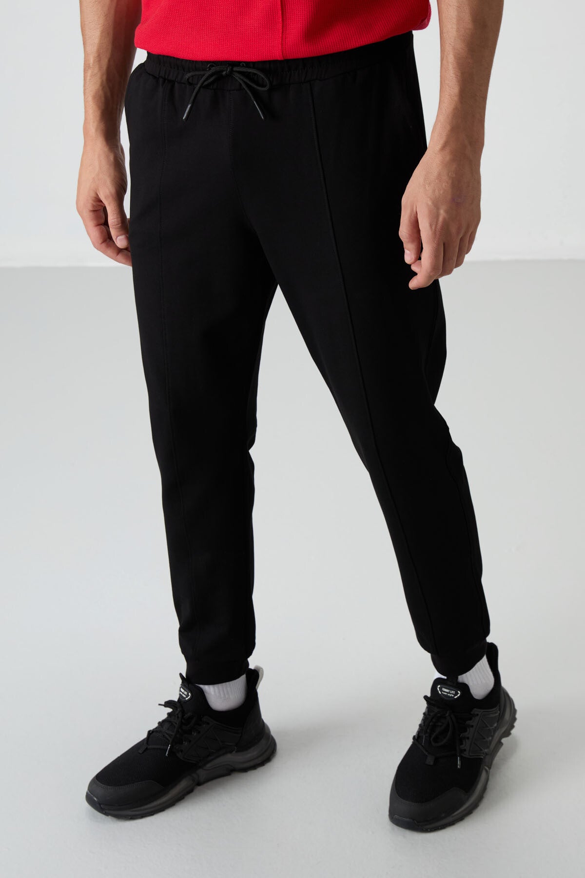 Image of Siyah Pamuklu Yumuşak Dokulu Comfort Fit Nakışlı Erkek Jogger - 82123