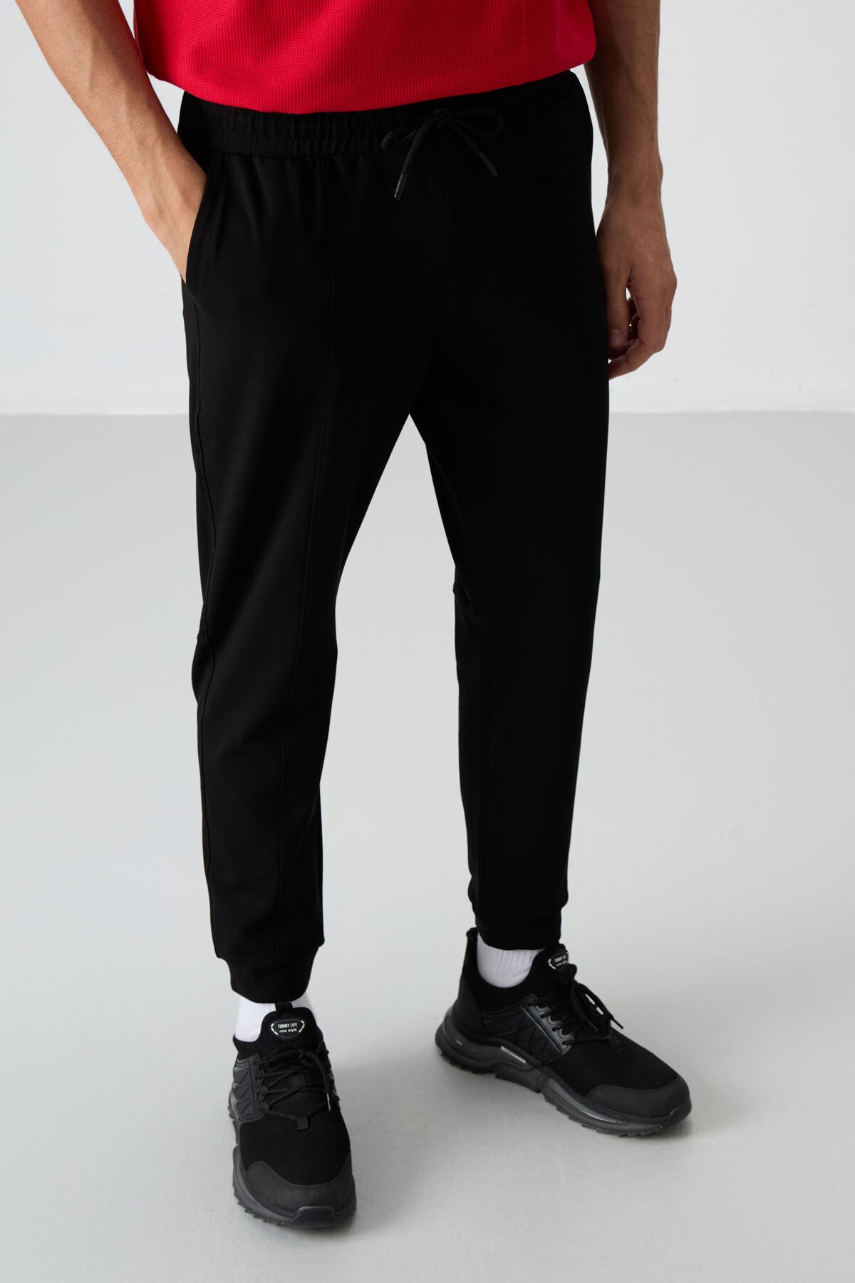 Image of Siyah Pamuklu Yumuşak Dokulu Comfort Fit Nakışlı Erkek Jogger - 82123