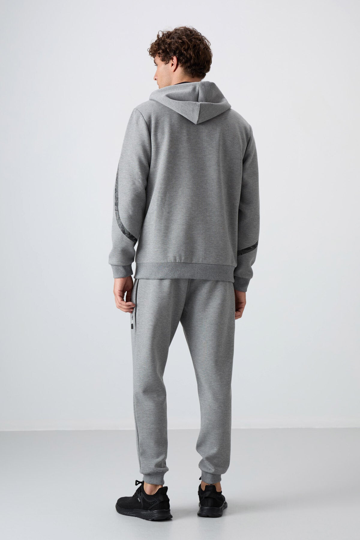 Image of Gri Melanj Pamuklu Kalın Yumuşak Dokulu Comfort Fit Baskılı Erkek Eşofman Takım - 85236
