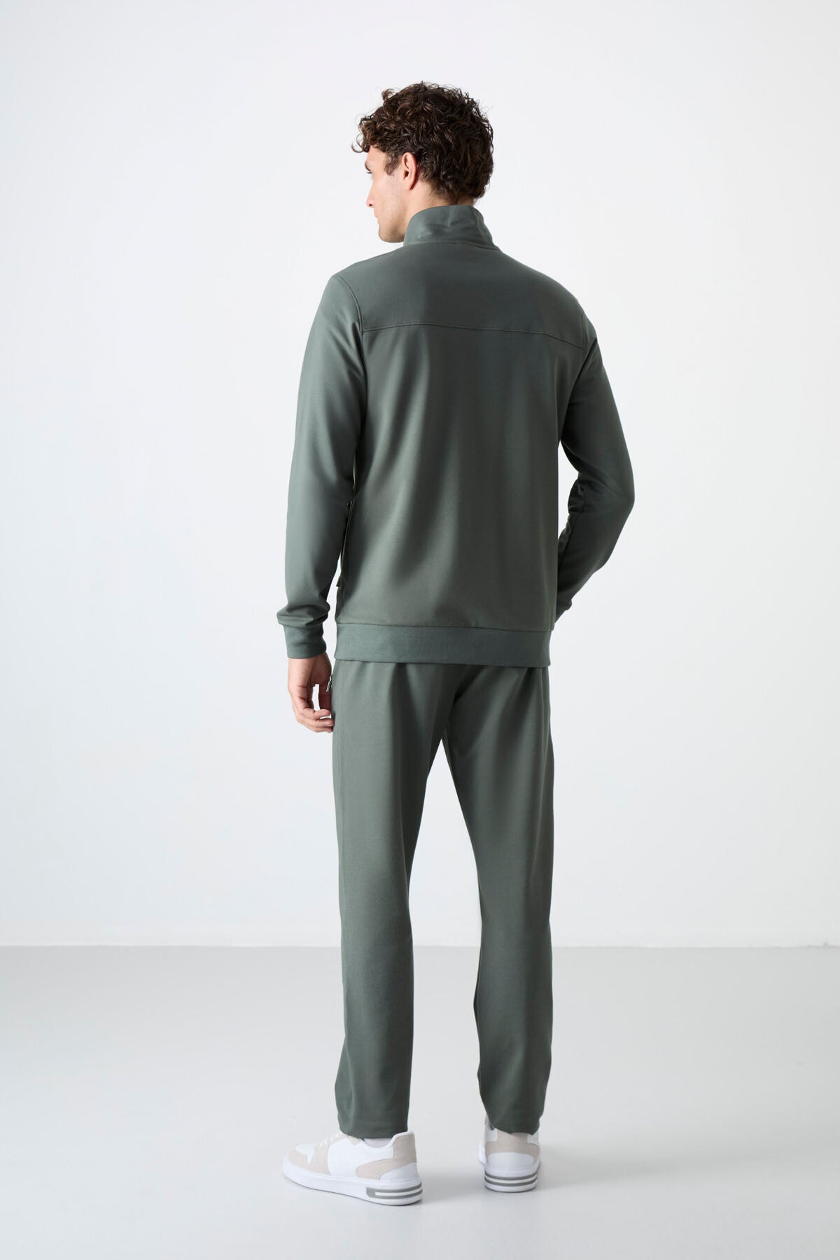 Image of Trening bărbătesc kaki, cu guler ridicat și fermoar, croială lejeră, model clasic - 85072