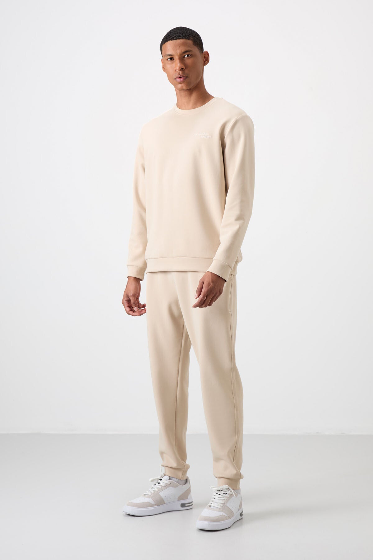 Image of Bej Pamuklu Kalın Yumuşak Dokulu Comfort Fit Nakışlı Erkek Eşofman Takım - 85254