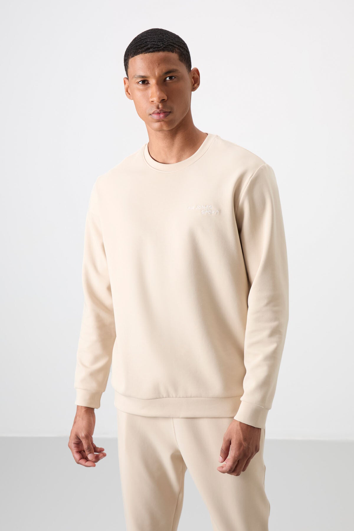Image of Bej Pamuklu Kalın Yumuşak Dokulu Comfort Fit Nakışlı Erkek Eşofman Takım - 85254