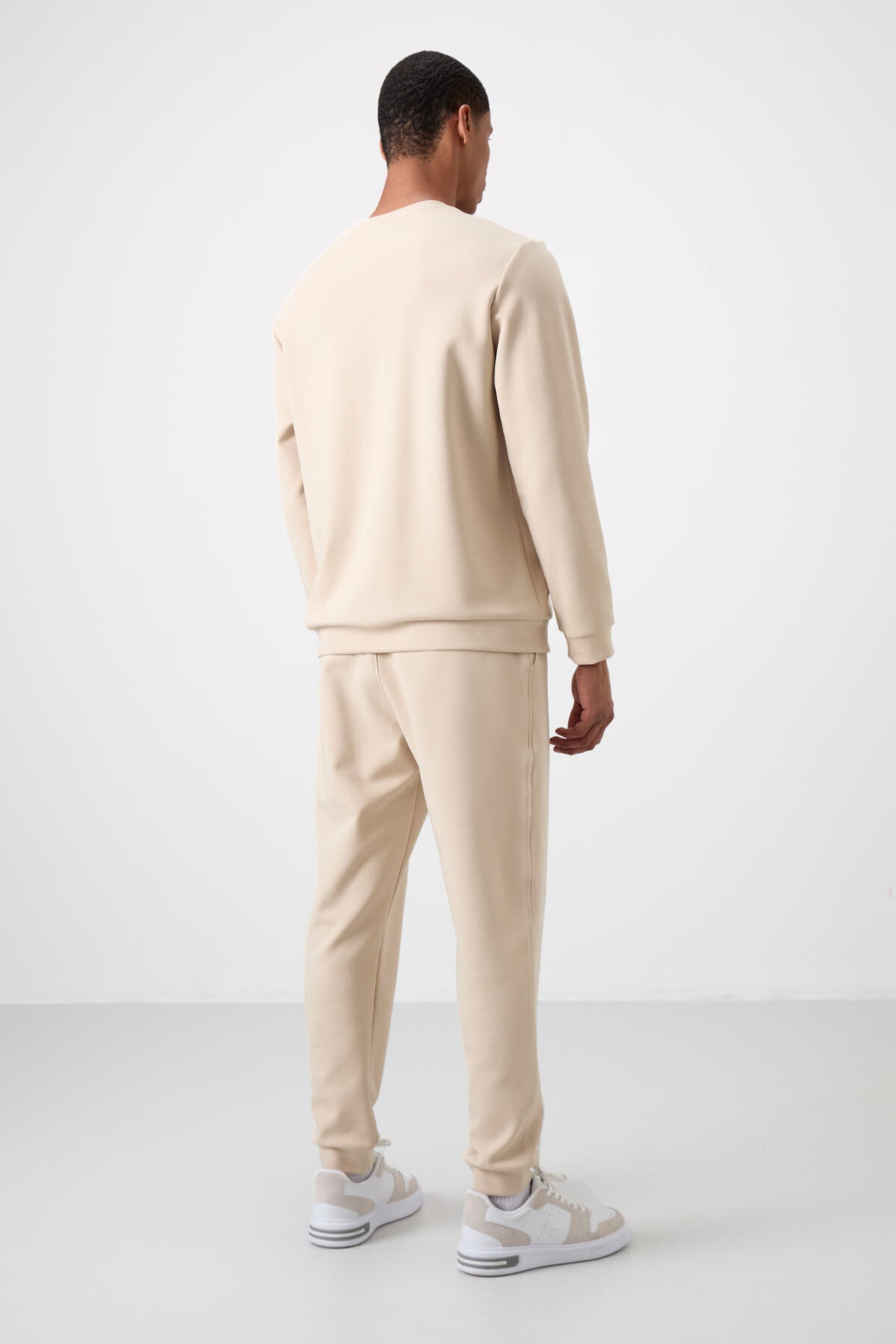 Image of Bej Pamuklu Kalın Yumuşak Dokulu Comfort Fit Nakışlı Erkek Eşofman Takım - 85254