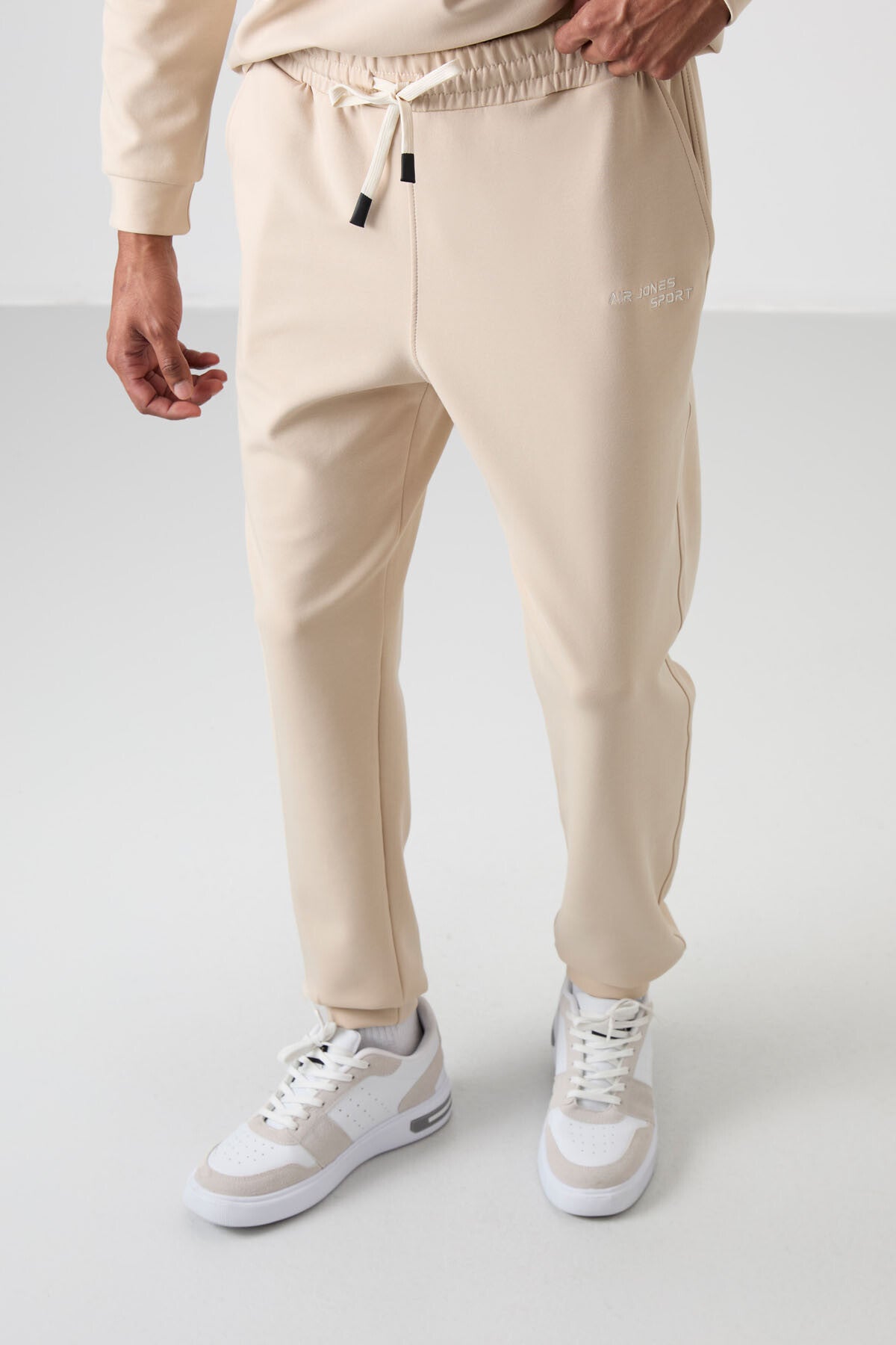 Image of Bej Pamuklu Kalın Yumuşak Dokulu Comfort Fit Nakışlı Erkek Eşofman Takım - 85254