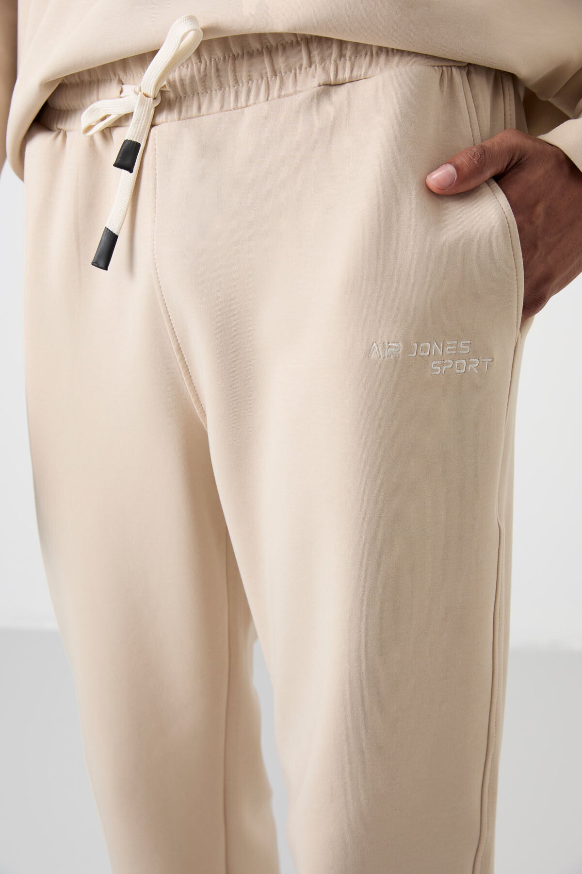 Image of Bej Pamuklu Kalın Yumuşak Dokulu Comfort Fit Nakışlı Erkek Eşofman Takım - 85254