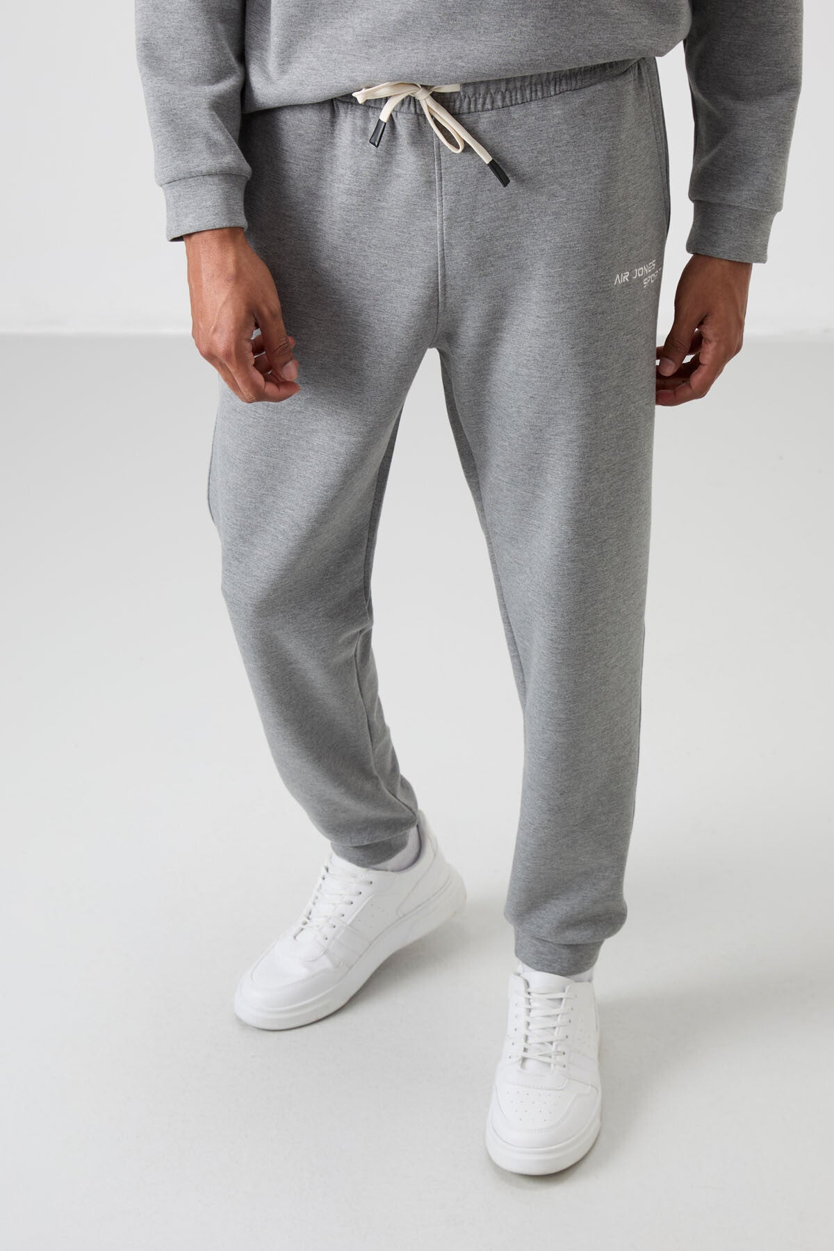 Image of Gri Melanj Pamuklu Kalın Yumuşak Dokulu Comfort Fit Nakışlı Erkek Eşofman Takım - 85254