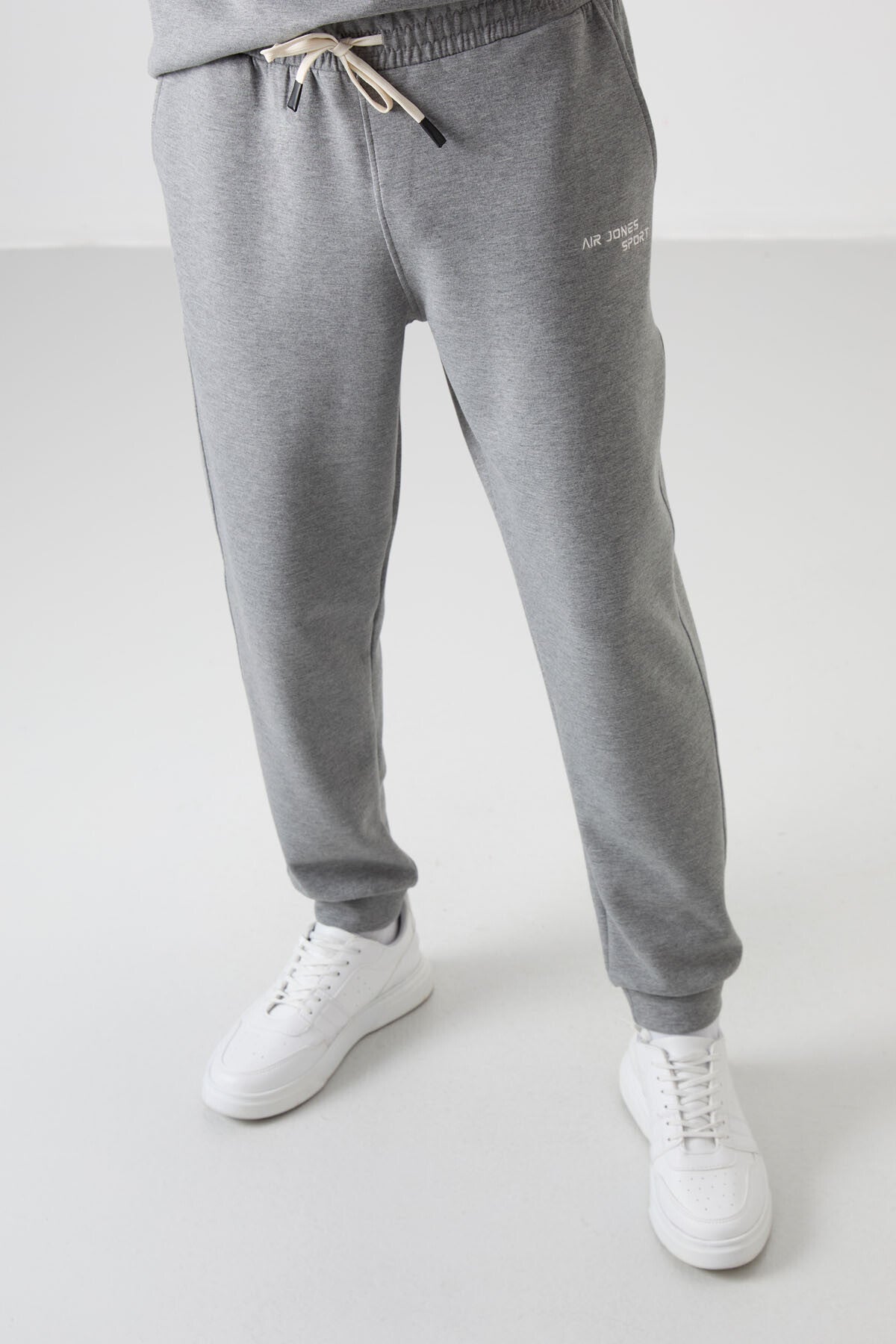 Image of Gri Melanj Pamuklu Kalın Yumuşak Dokulu Comfort Fit Nakışlı Erkek Eşofman Takım - 85254