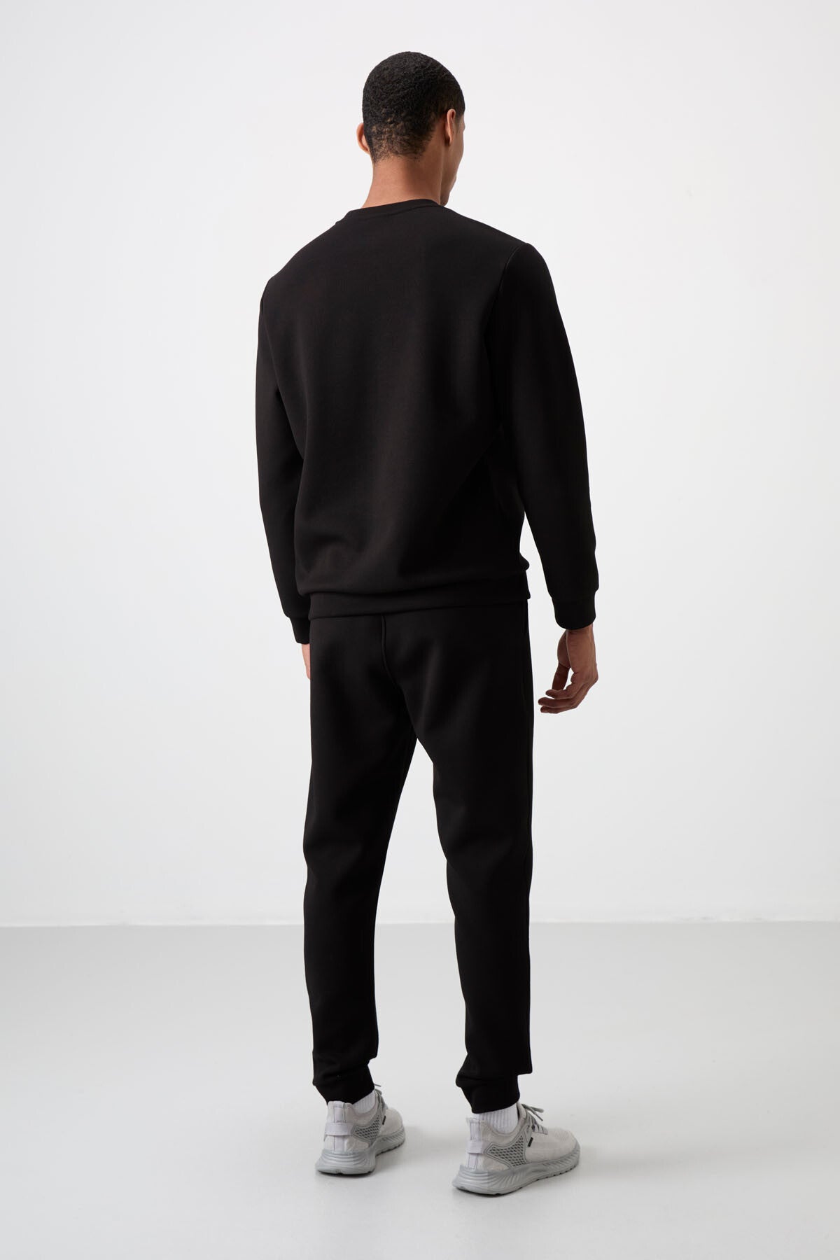 Image of Ekru - Siyah Pamuklu Kalın Yumuşak Dokulu Comfort Fit Nakışlı Erkek Eşofman Takım - 85254