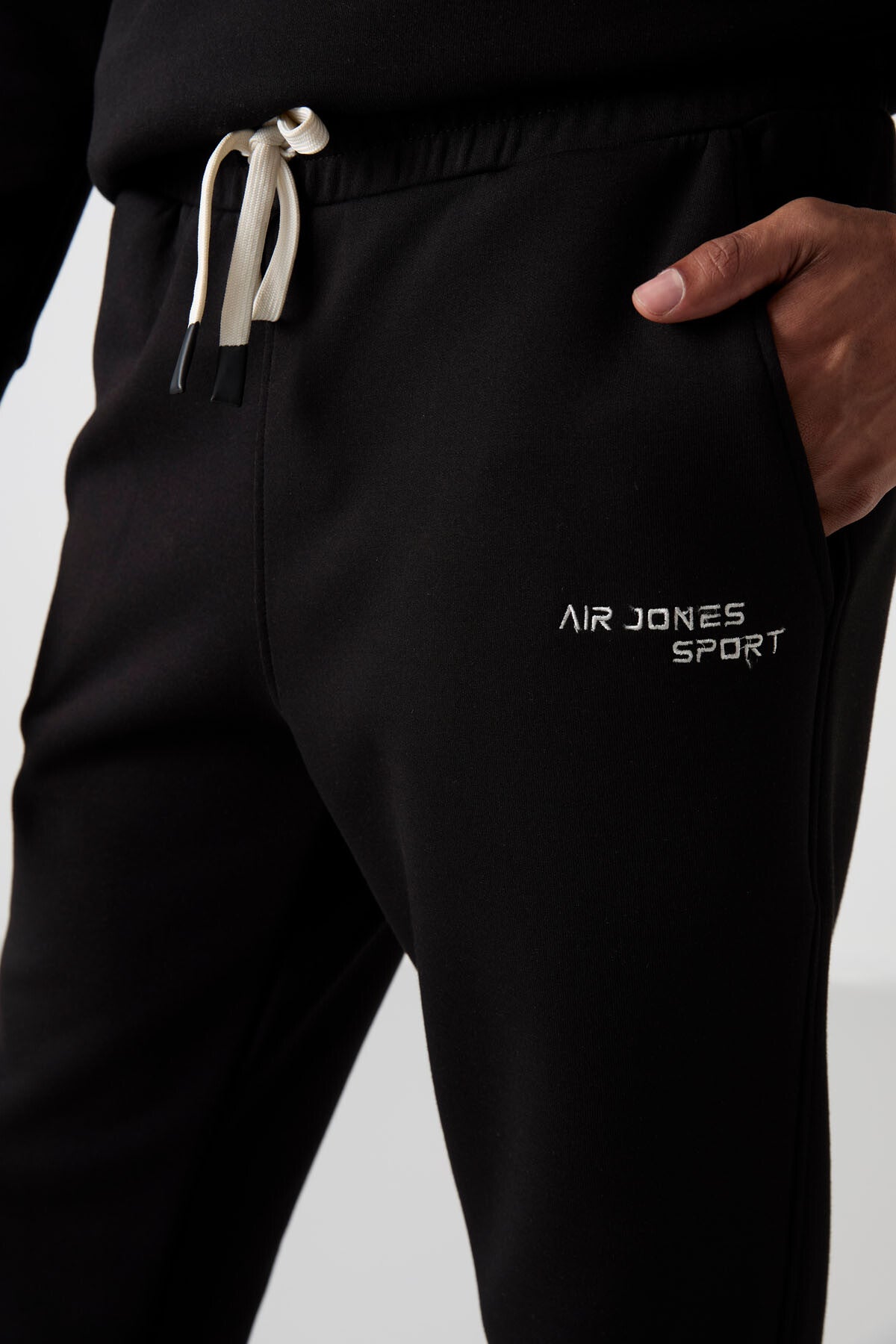 Image of Ekru - Siyah Pamuklu Kalın Yumuşak Dokulu Comfort Fit Nakışlı Erkek Eşofman Takım - 85254