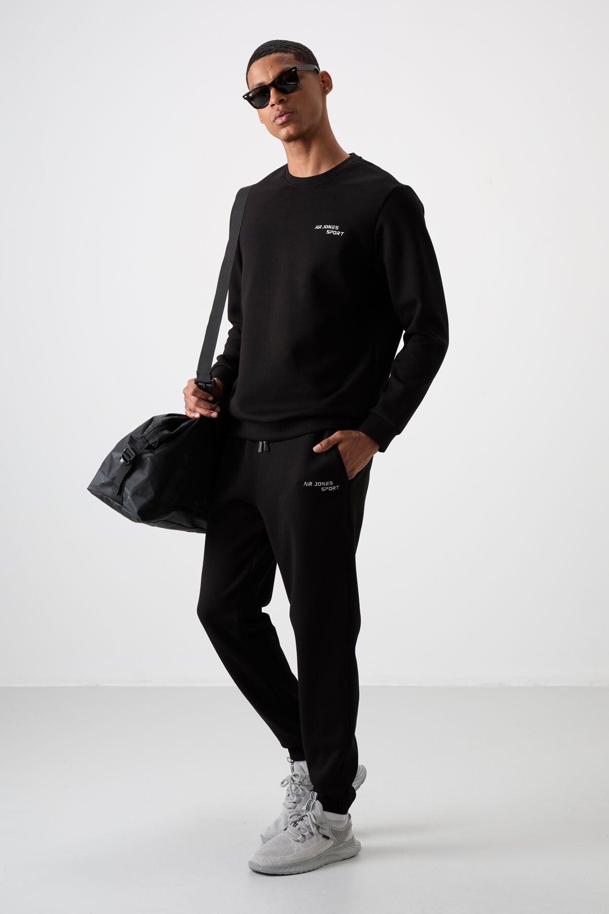 Image of Ekru - Siyah Pamuklu Kalın Yumuşak Dokulu Comfort Fit Nakışlı Erkek Eşofman Takım - 85254