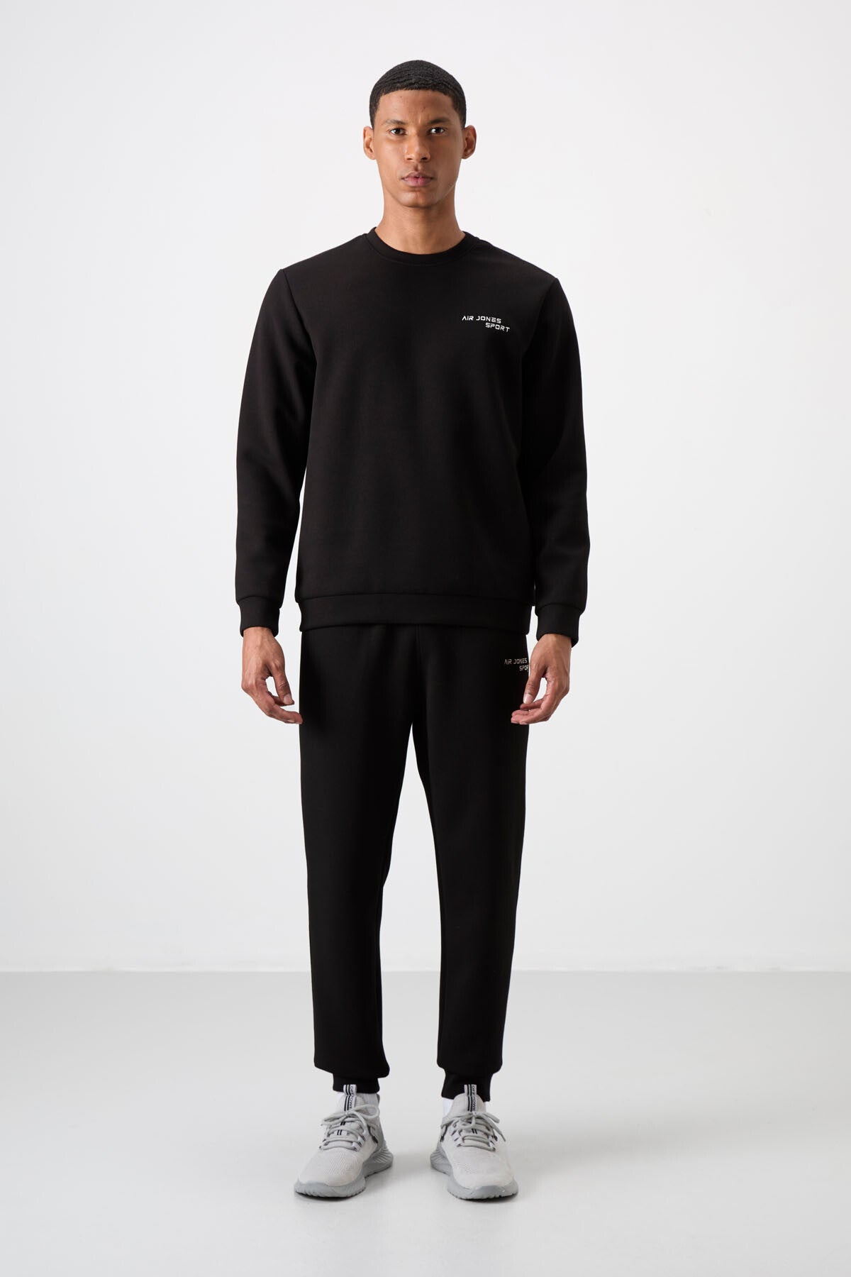 Image of Ekru - Siyah Pamuklu Kalın Yumuşak Dokulu Comfort Fit Nakışlı Erkek Eşofman Takım - 85254
