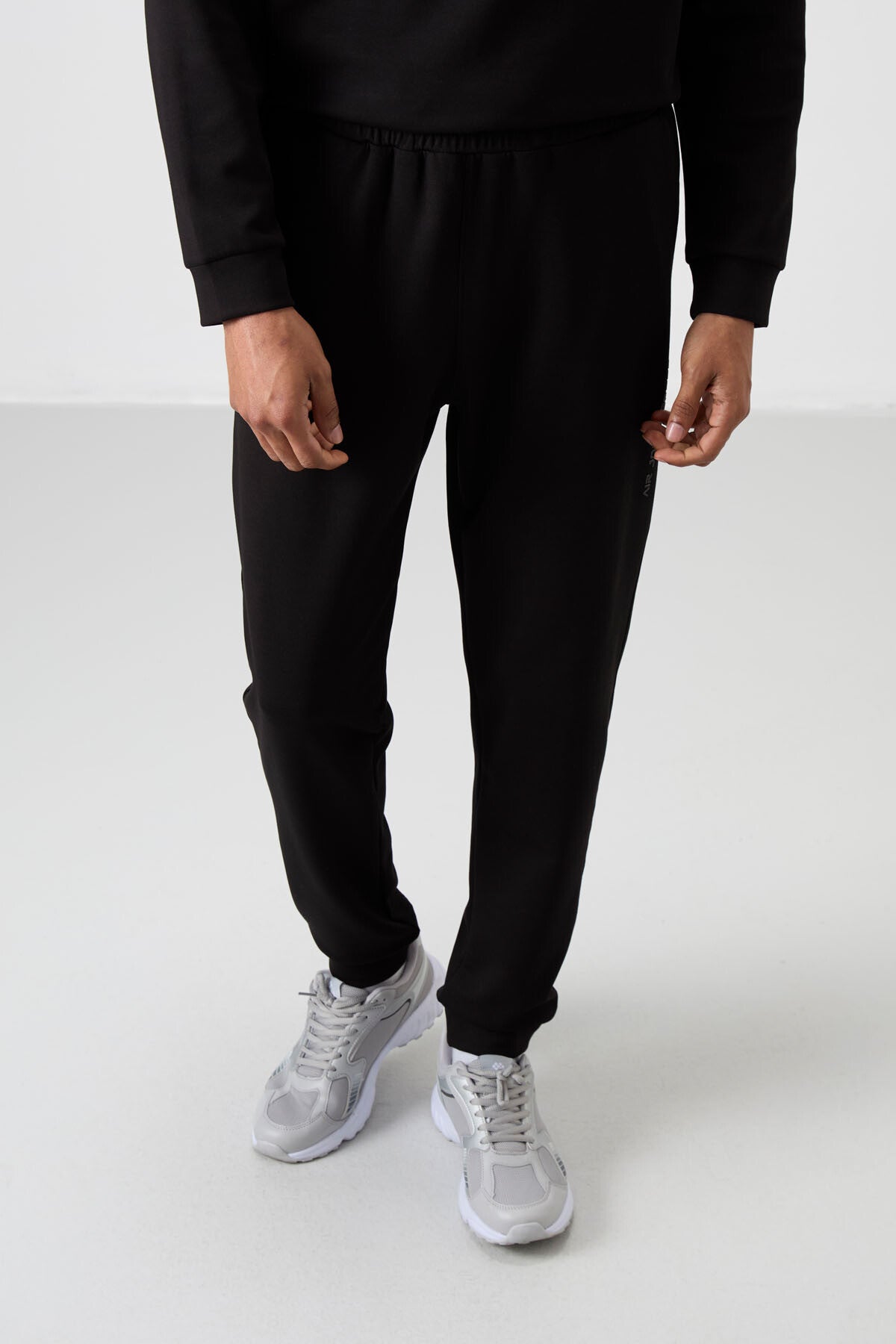 Image of Siyah - Siyah Pamuklu Kalın Yumuşak Dokulu Comfort Fit Baskılı Erkek Eşofman Takım - 85253