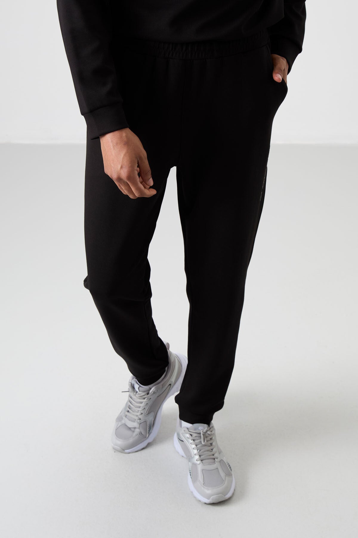 Image of Siyah - Siyah Pamuklu Kalın Yumuşak Dokulu Comfort Fit Baskılı Erkek Eşofman Takım - 85253