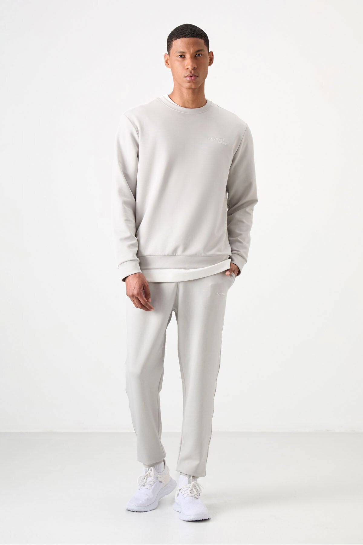 Image of Taş Pamuklu Kalın Yumuşak Dokulu Comfort Fit Nakışlı Erkek Eşofman Takım - 85254