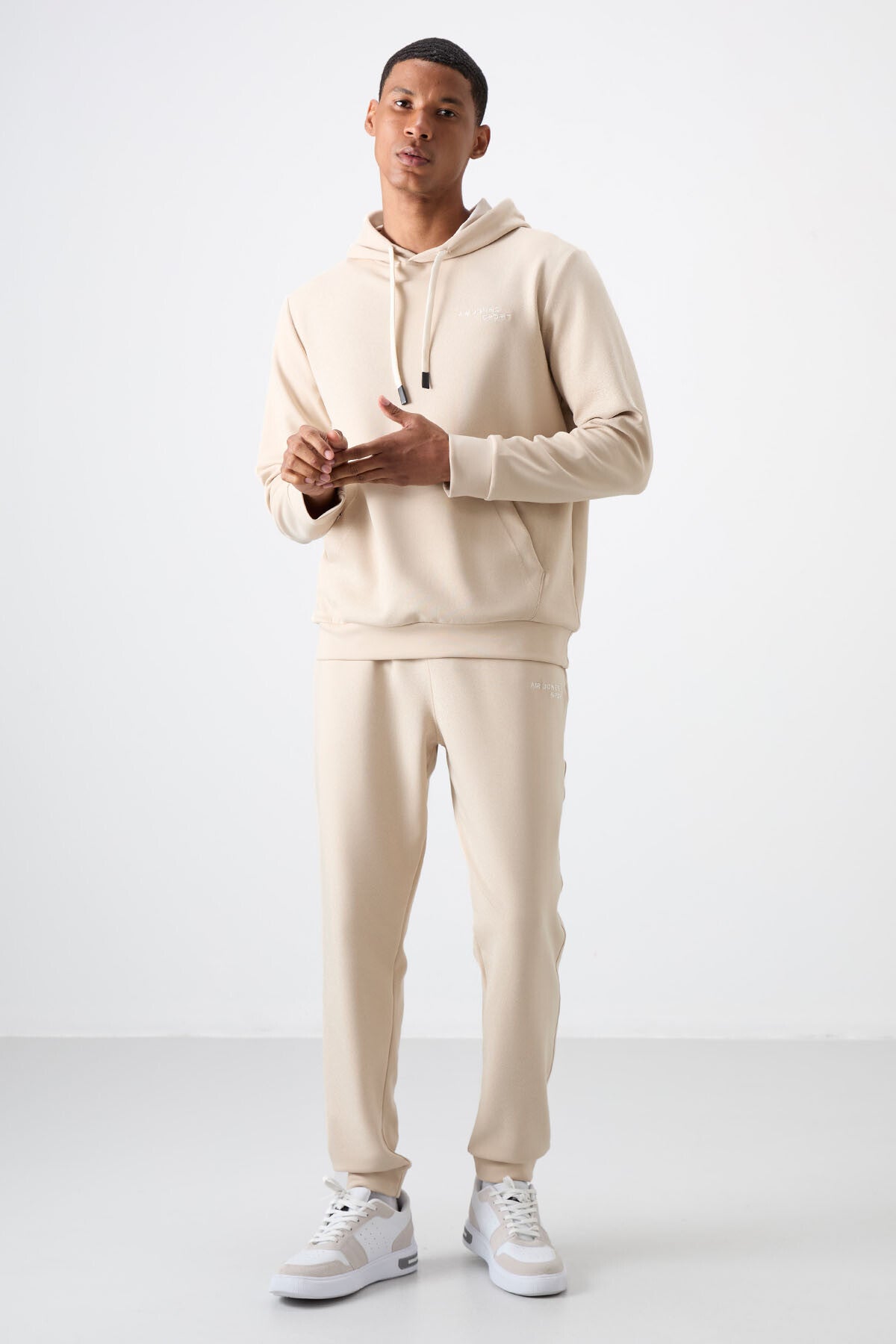 Image of Bej Pamuklu Kalın Yumuşak Dokulu Comfort Fit Nakışlı Erkek Eşofman Takım - 85255