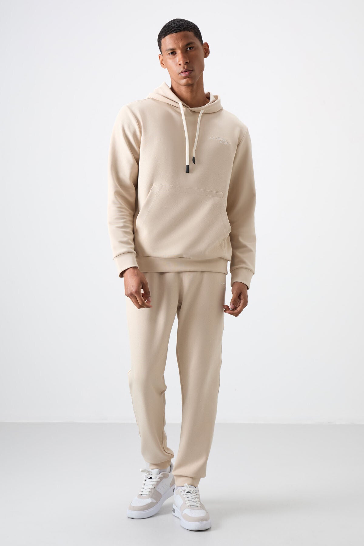 Image of Bej Pamuklu Kalın Yumuşak Dokulu Comfort Fit Nakışlı Erkek Eşofman Takım - 85255