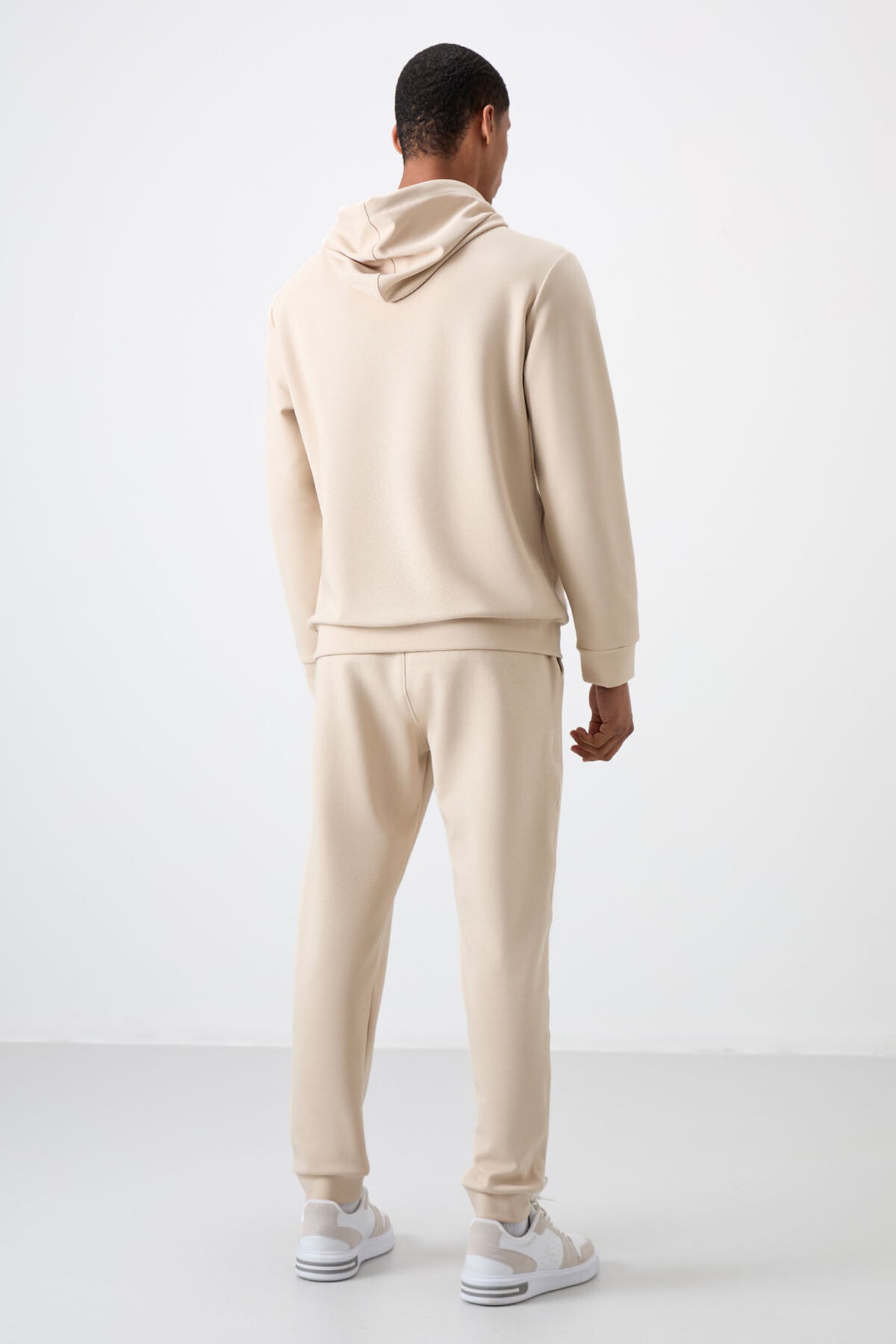 Image of Bej Pamuklu Kalın Yumuşak Dokulu Comfort Fit Nakışlı Erkek Eşofman Takım - 85255