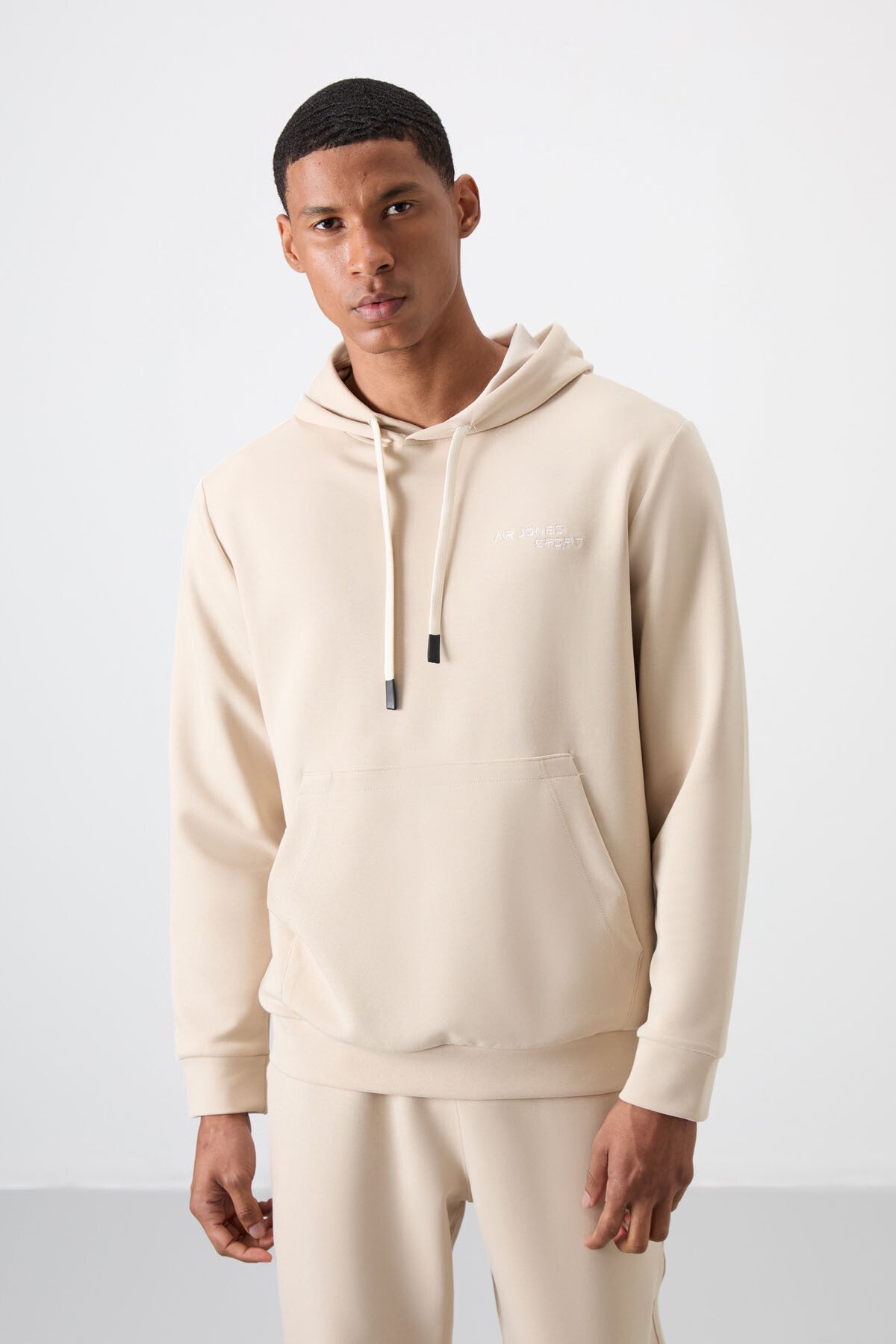 Image of Bej Pamuklu Kalın Yumuşak Dokulu Comfort Fit Nakışlı Erkek Eşofman Takım - 85255