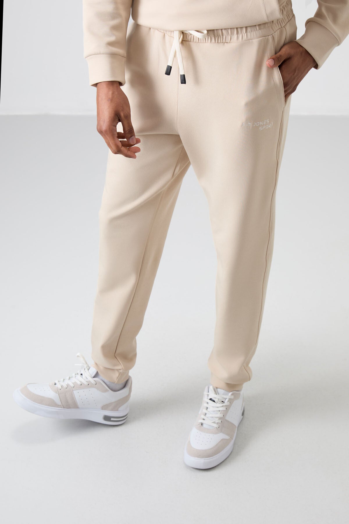 Image of Bej Pamuklu Kalın Yumuşak Dokulu Comfort Fit Nakışlı Erkek Eşofman Takım - 85255