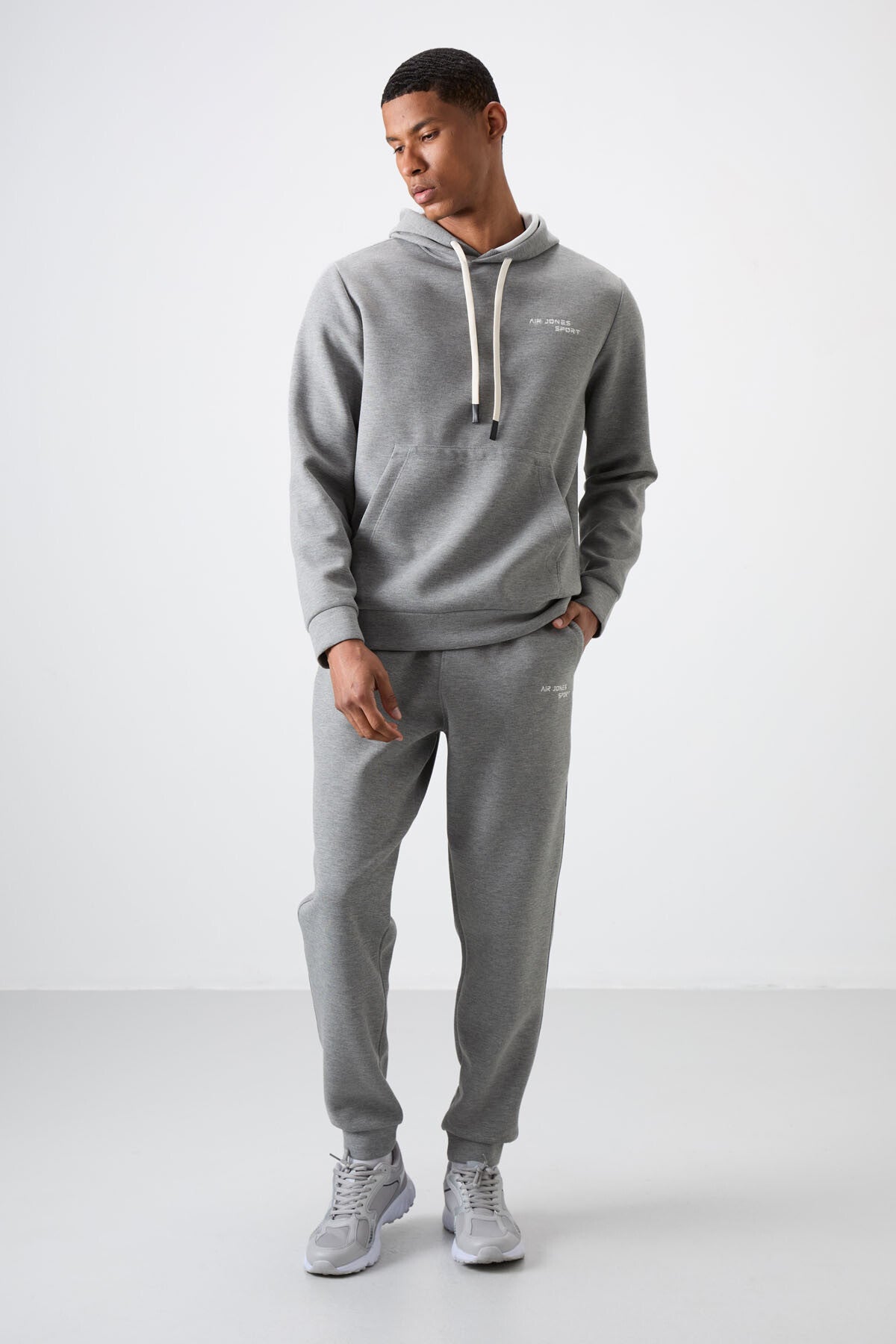 Image of Gri Melanj Pamuklu Kalın Yumuşak Dokulu Comfort Fit Nakışlı Erkek Eşofman Takım - 85255