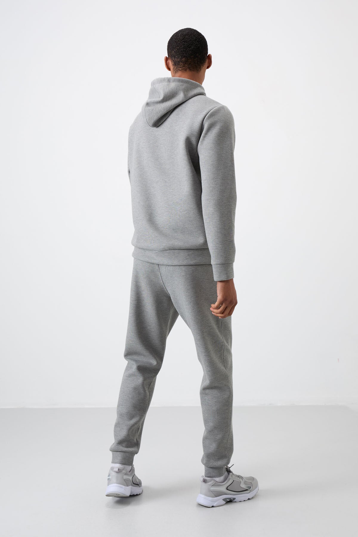 Image of Gri Melanj Pamuklu Kalın Yumuşak Dokulu Comfort Fit Nakışlı Erkek Eşofman Takım - 85255