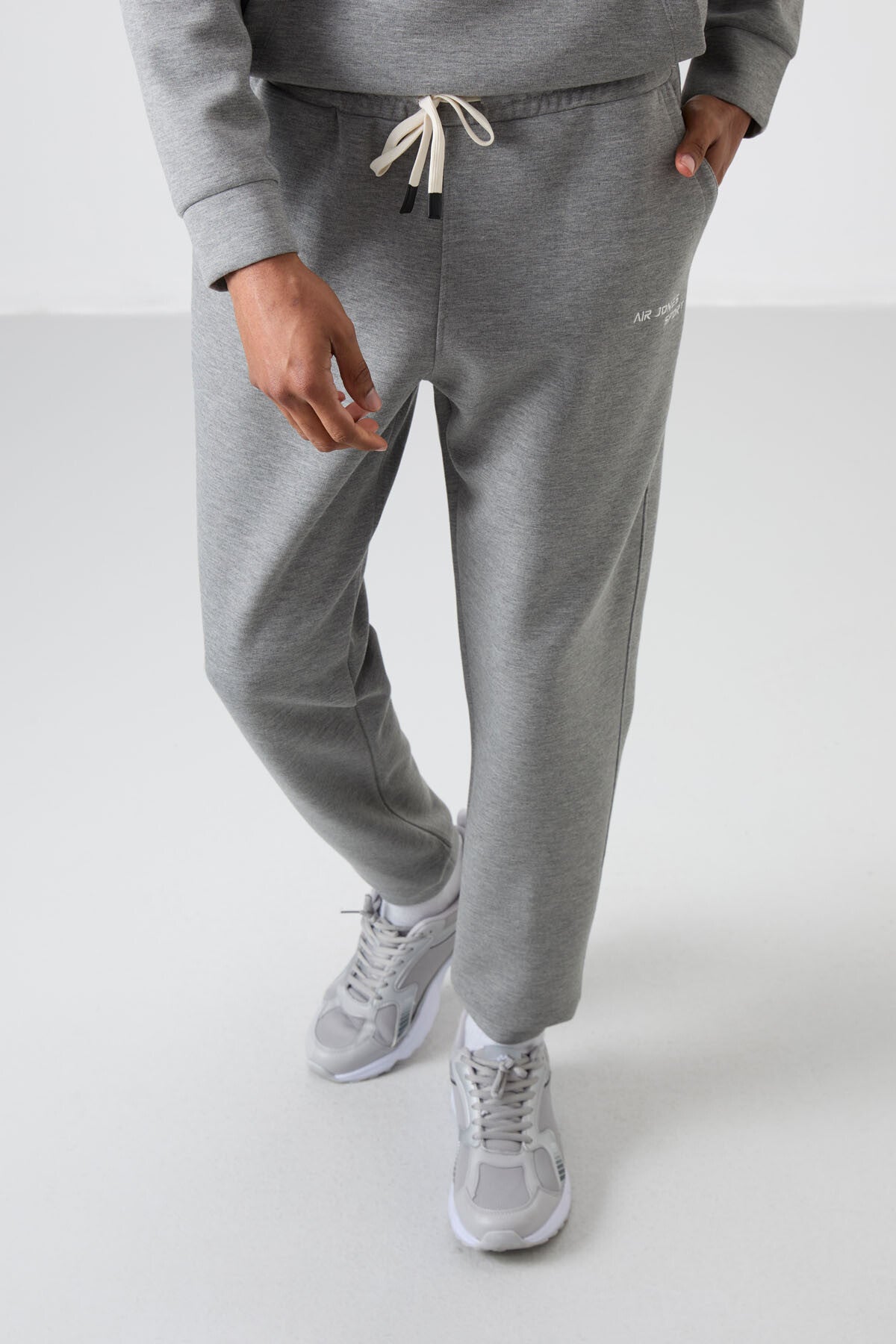 Image of Gri Melanj Pamuklu Kalın Yumuşak Dokulu Comfort Fit Nakışlı Erkek Eşofman Takım - 85255
